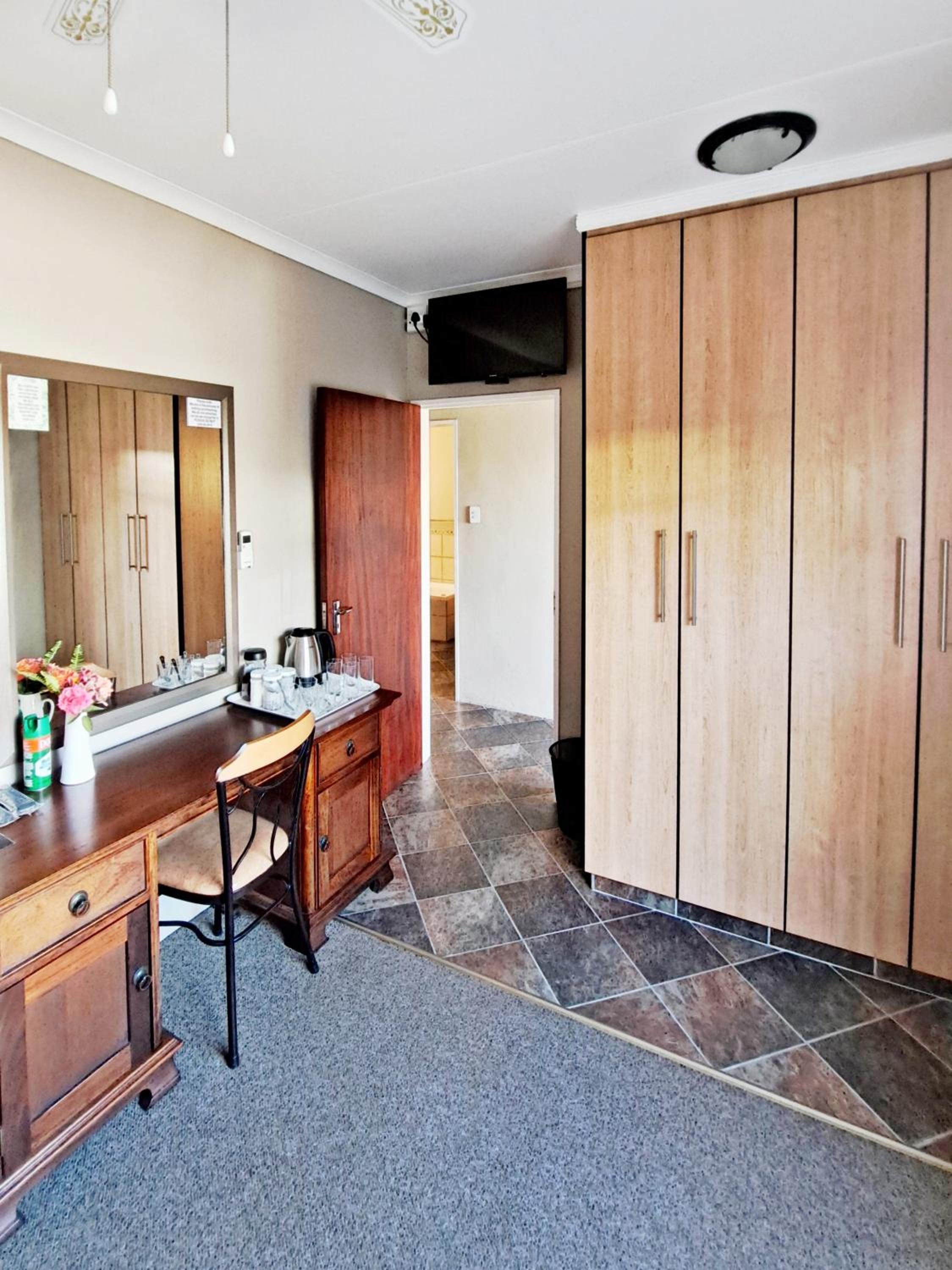 Small Apartment with shared, full bathroom