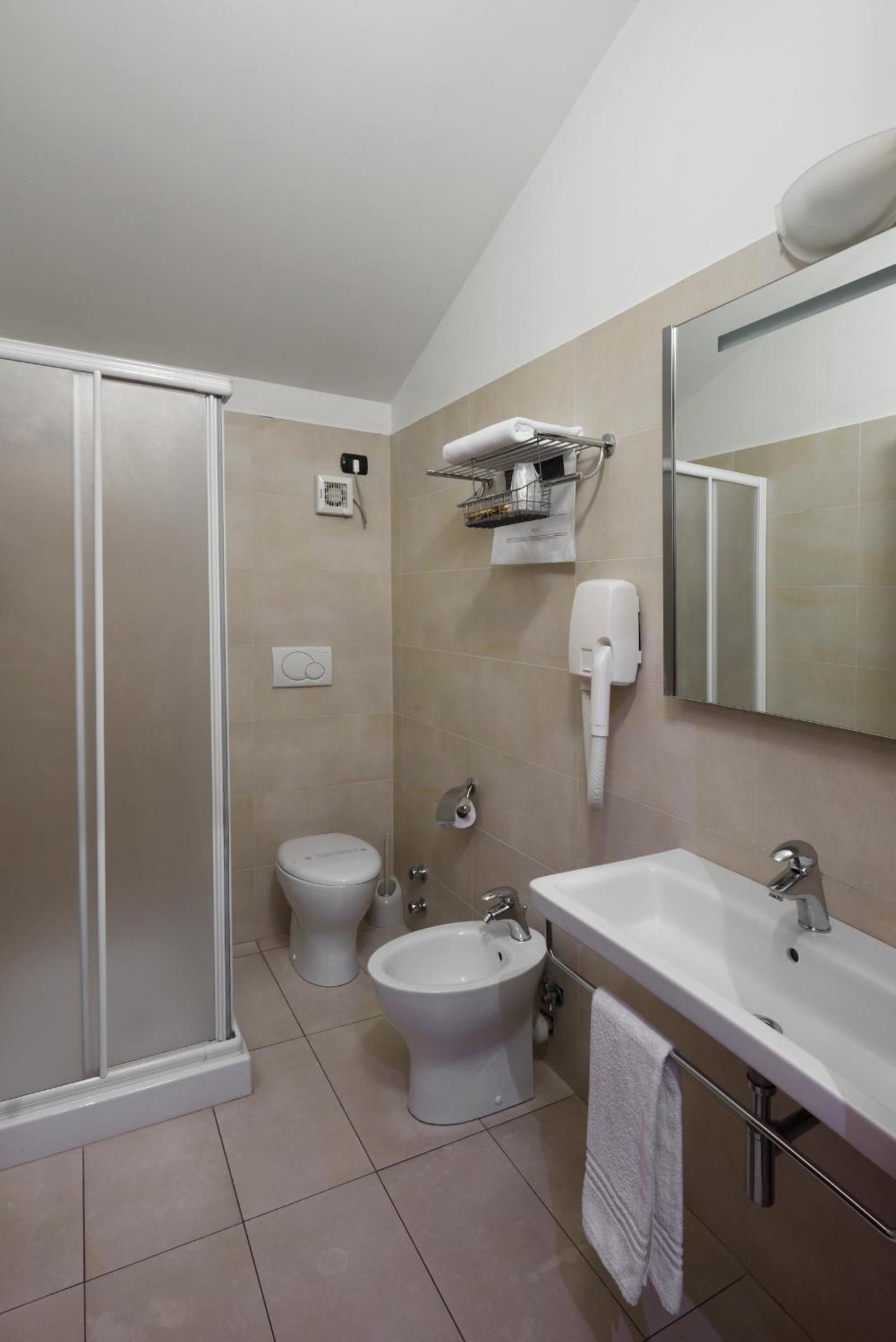 Double Room - Photo 3