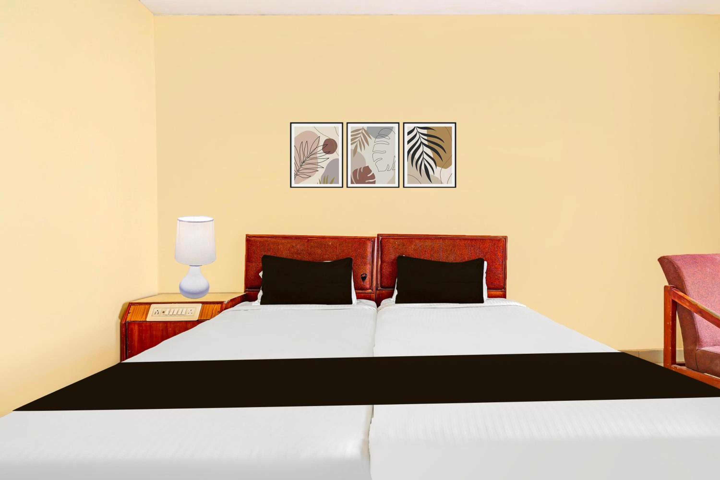 Standard Twin Room photo 2