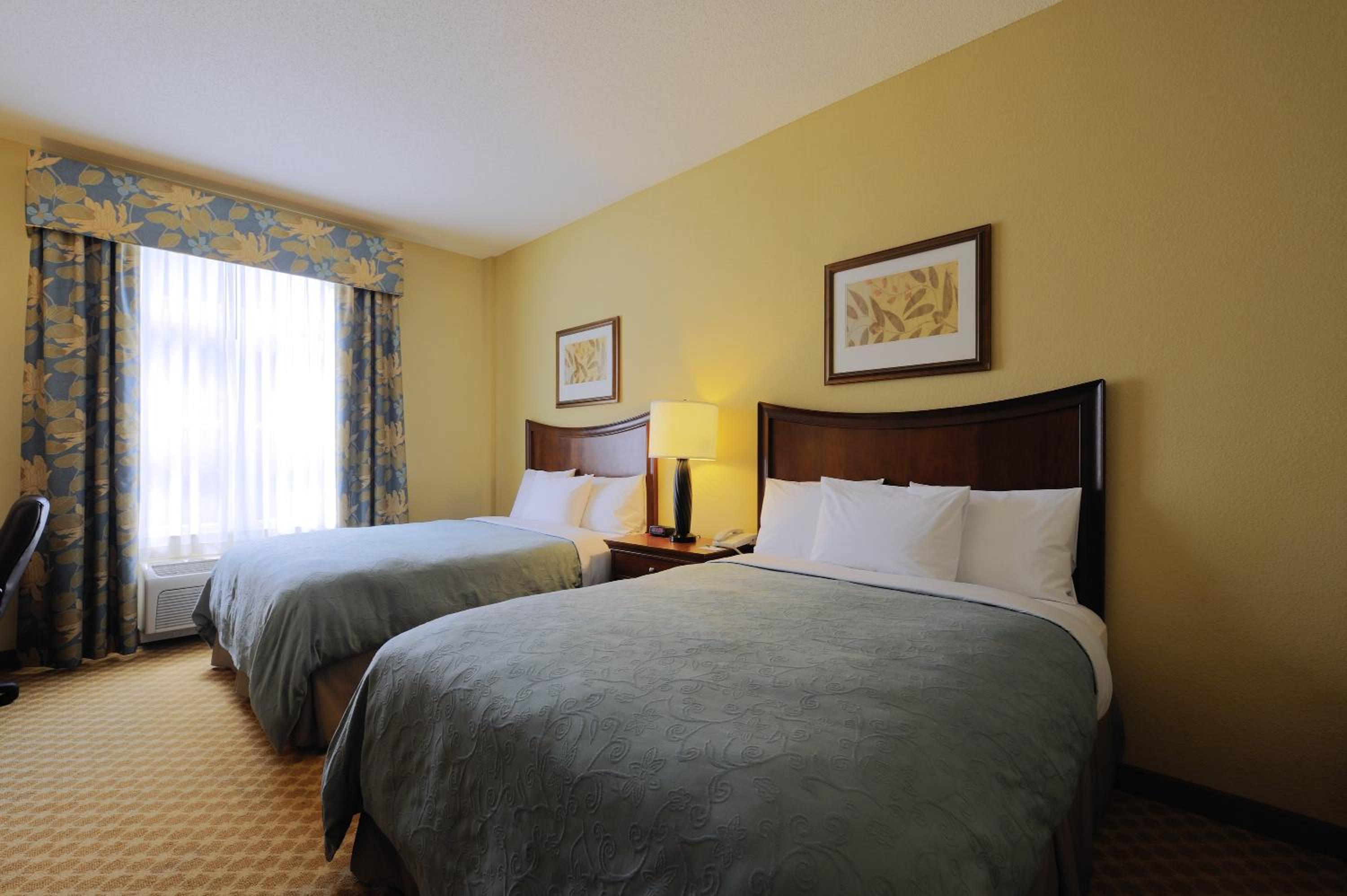 Queen Room with Two Queen Beds - Disability Access/Non-Smoking - Photo 4