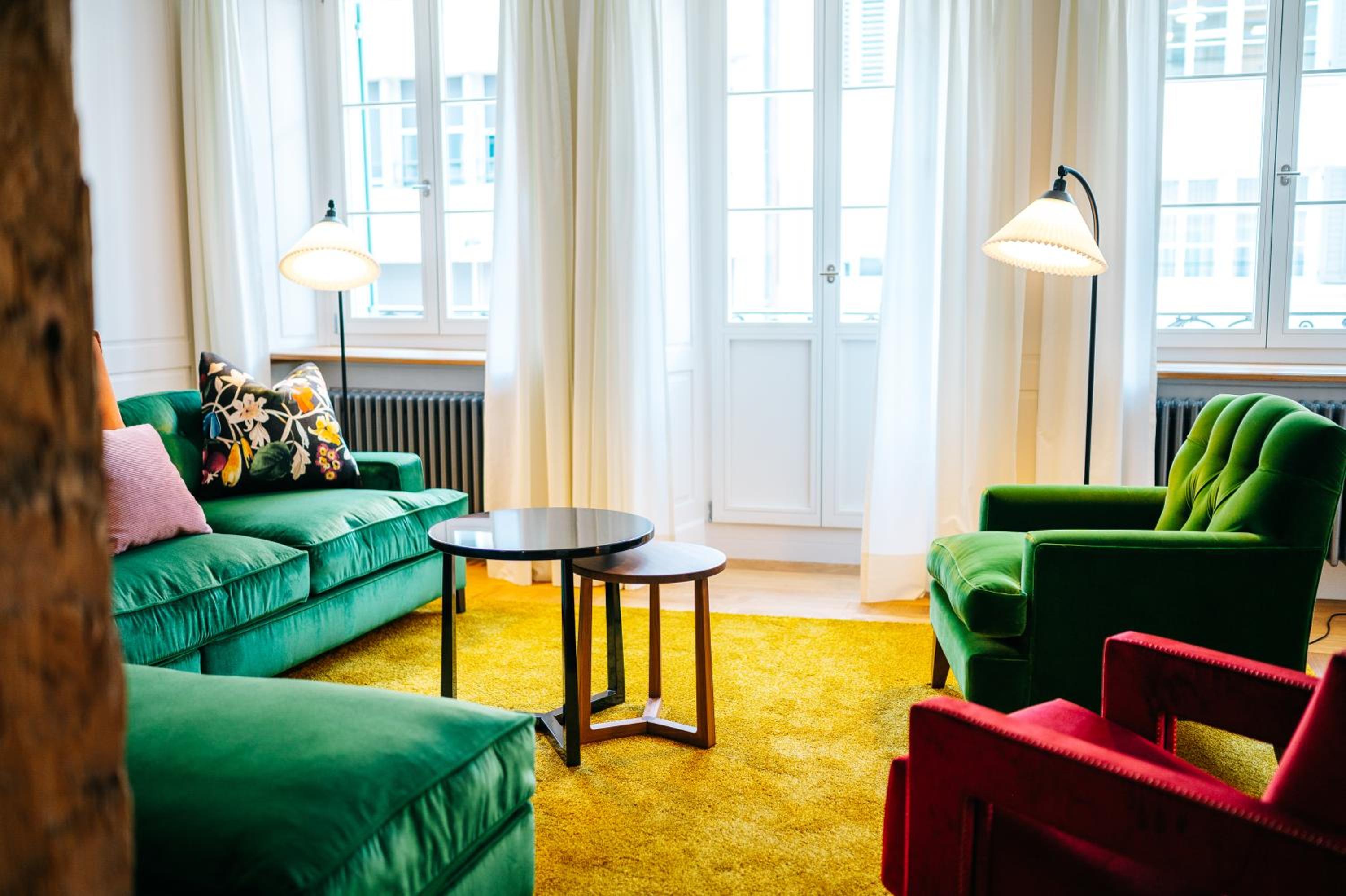 Historic 3 Bedroom Apartment with private Patio