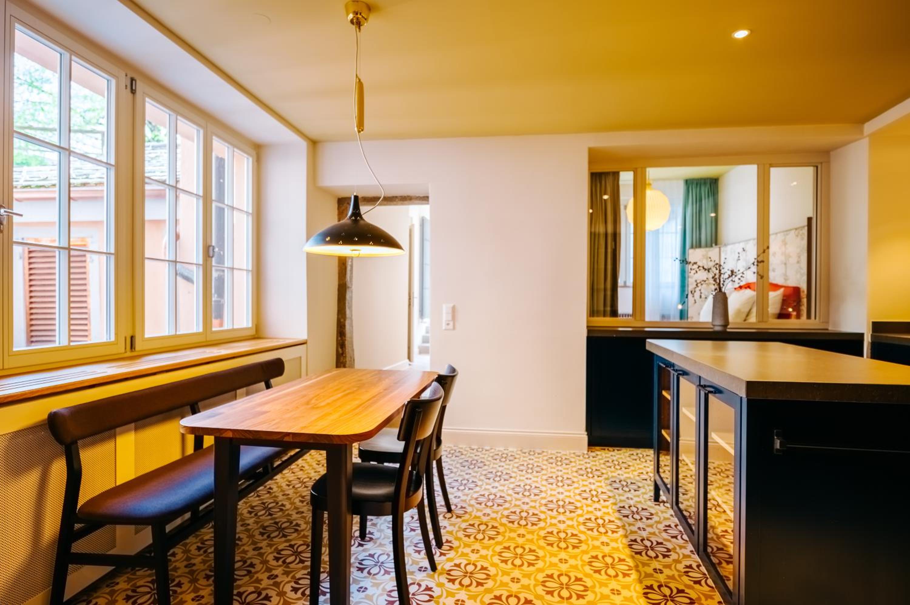 Historic 3 Bedroom Apartment with private Patio