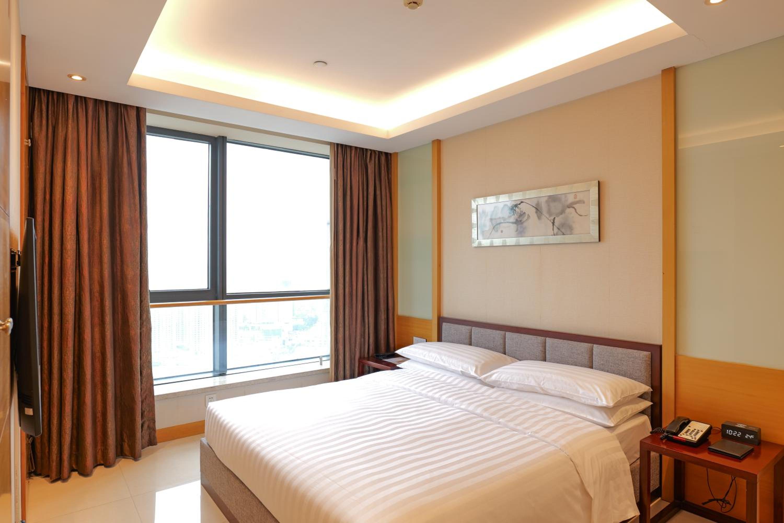 Deluxe One-Bedroom Apartment - Photo 1