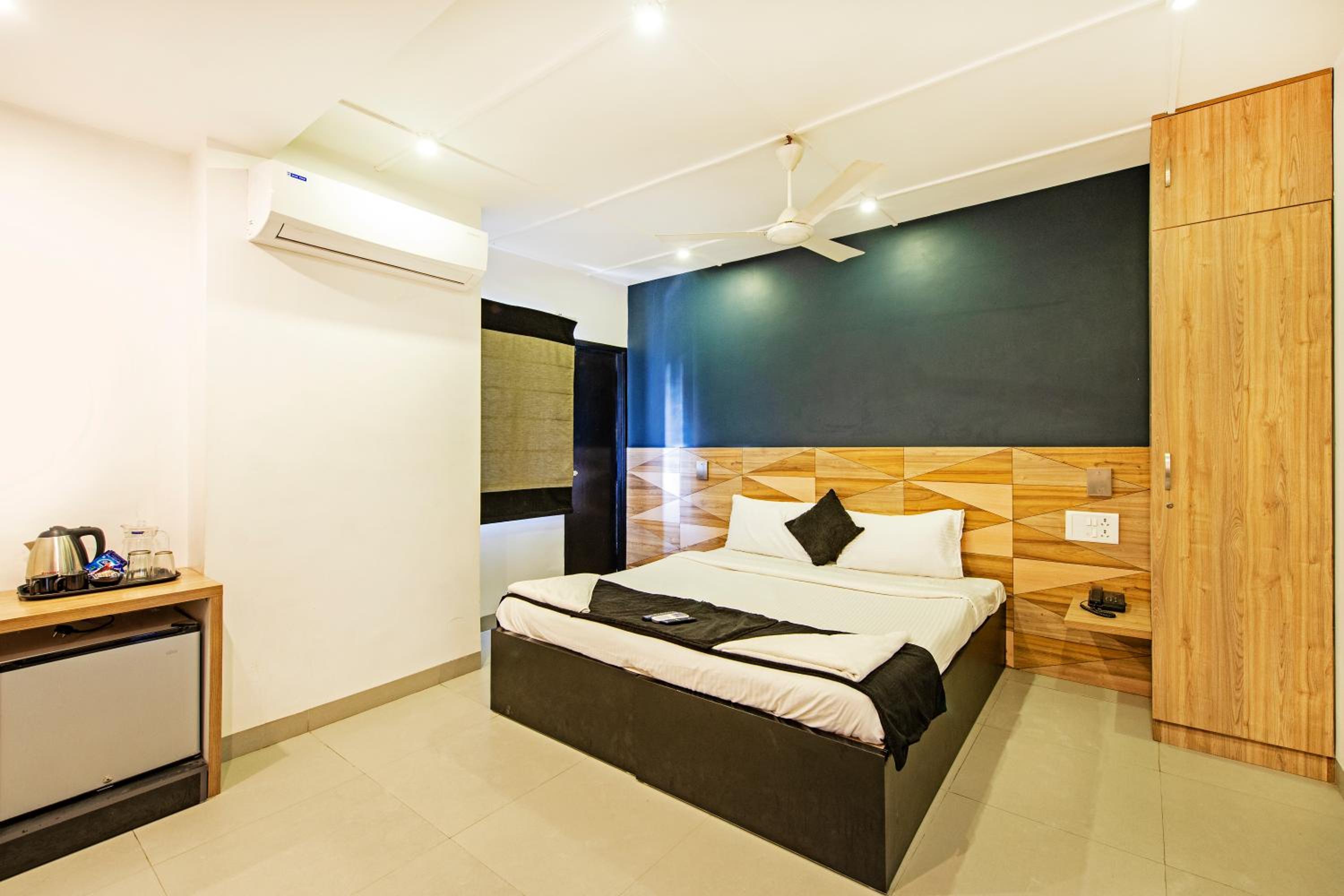 Deluxe Double Room (2 Adults + 1 Child) - Photo 5