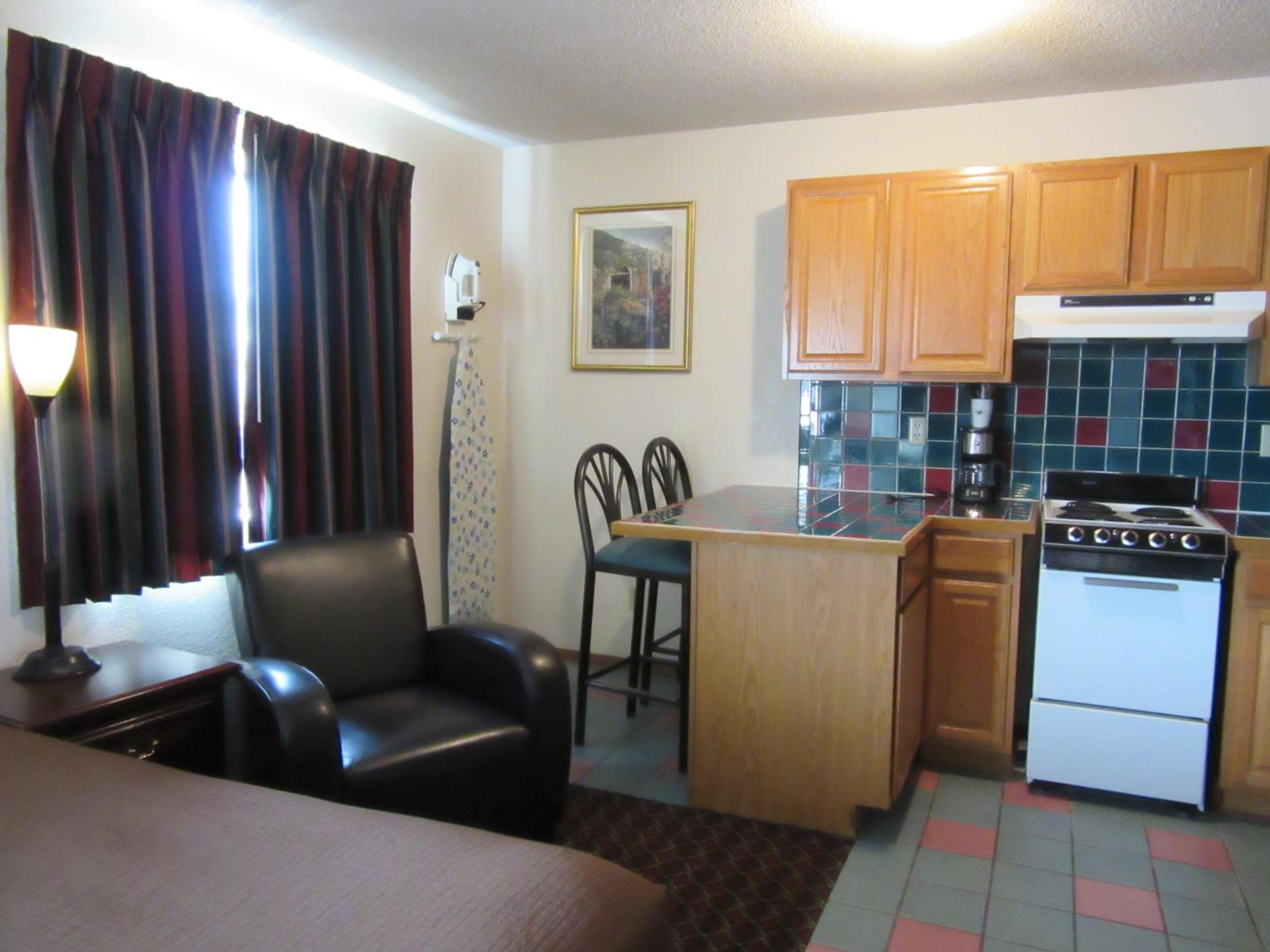 Queen Suite with Two Queen Beds and Kitchen - Non-Smoking
