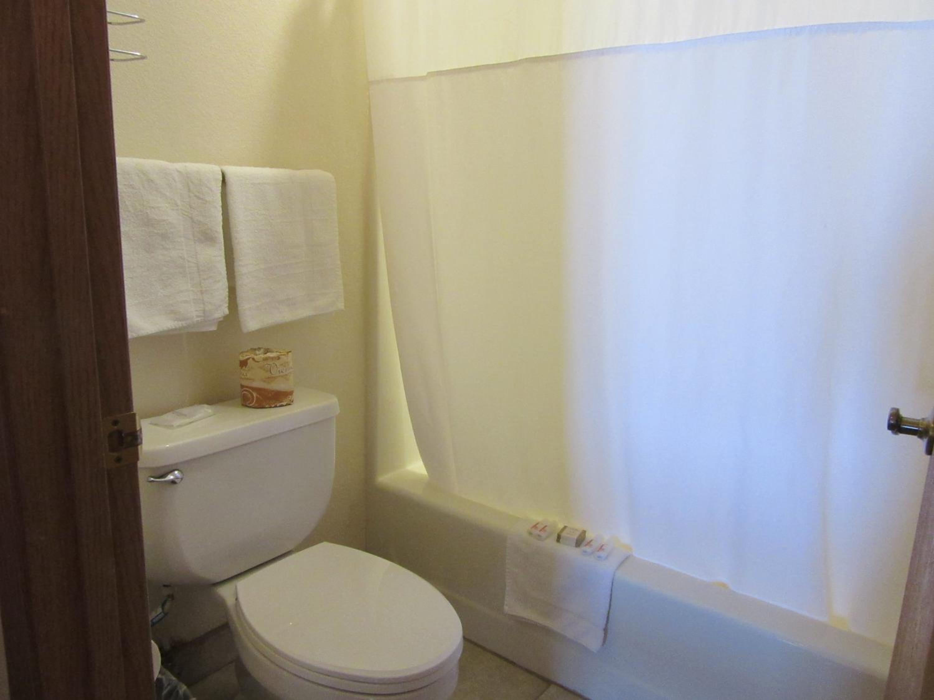 King Room - Non-Smoking - Photo 2