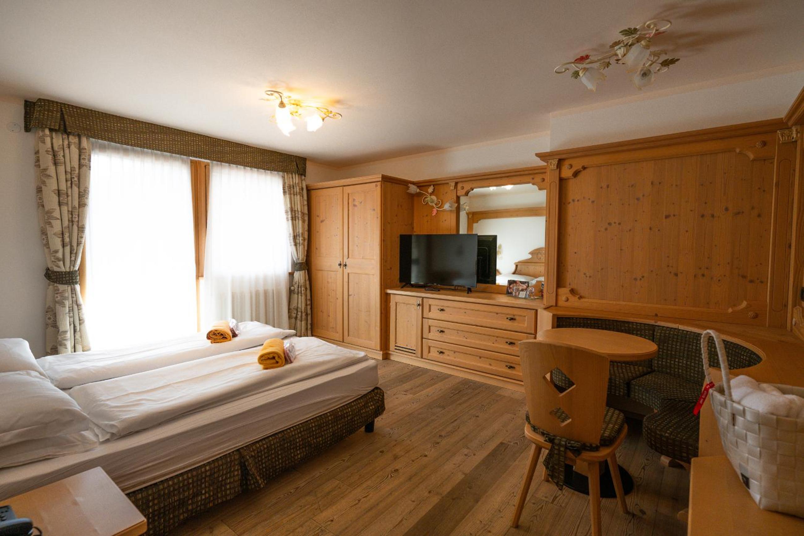 Twin Room with Balcony - Photo 2