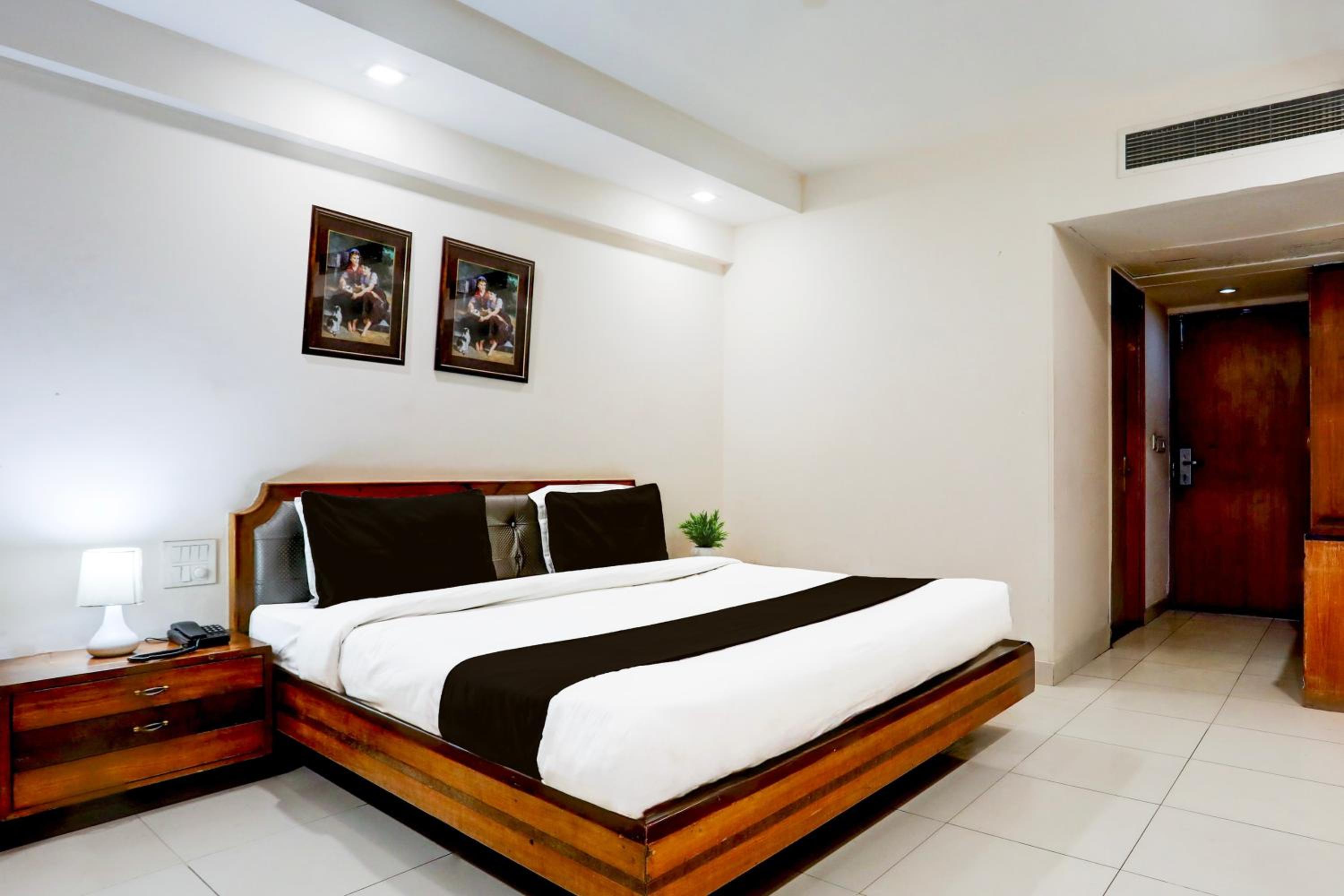 Deluxe Double or Twin Room photo 3