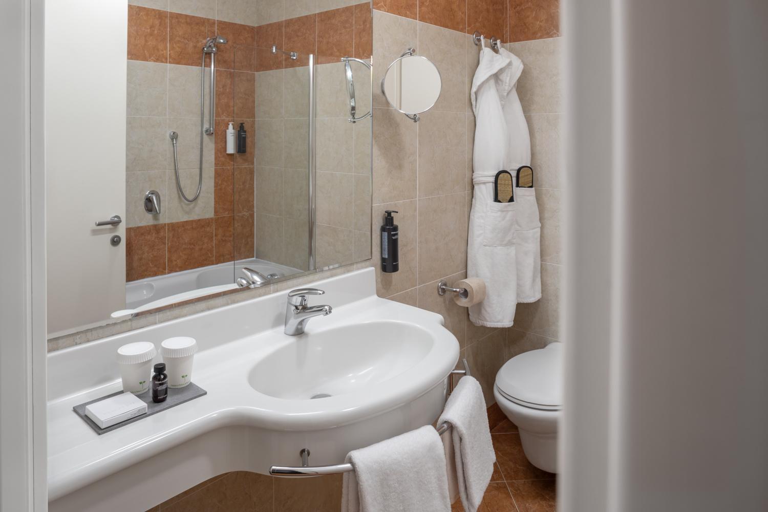Economy Triple Room - Photo 1