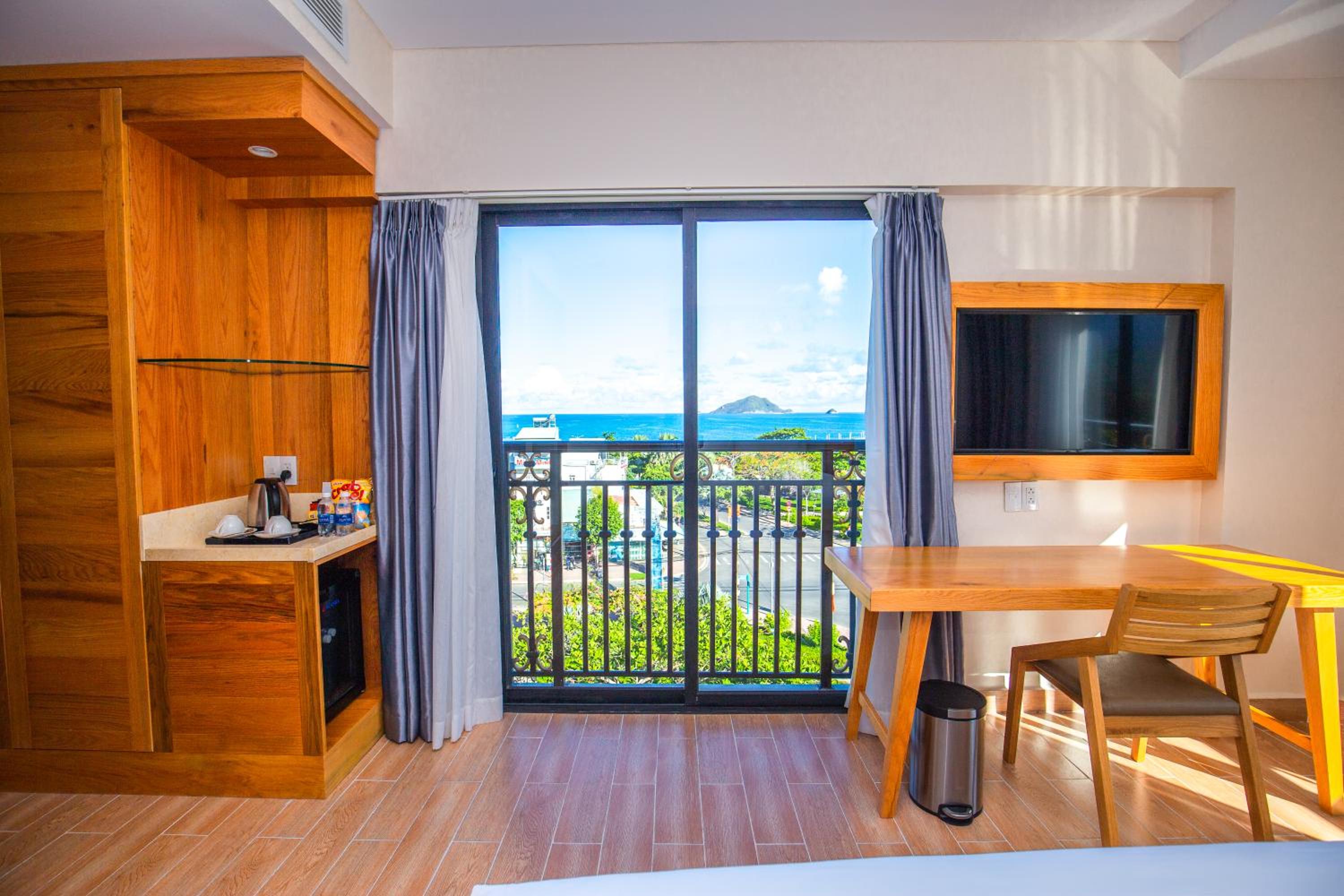 Twin Room with Mountain View - Photo 3