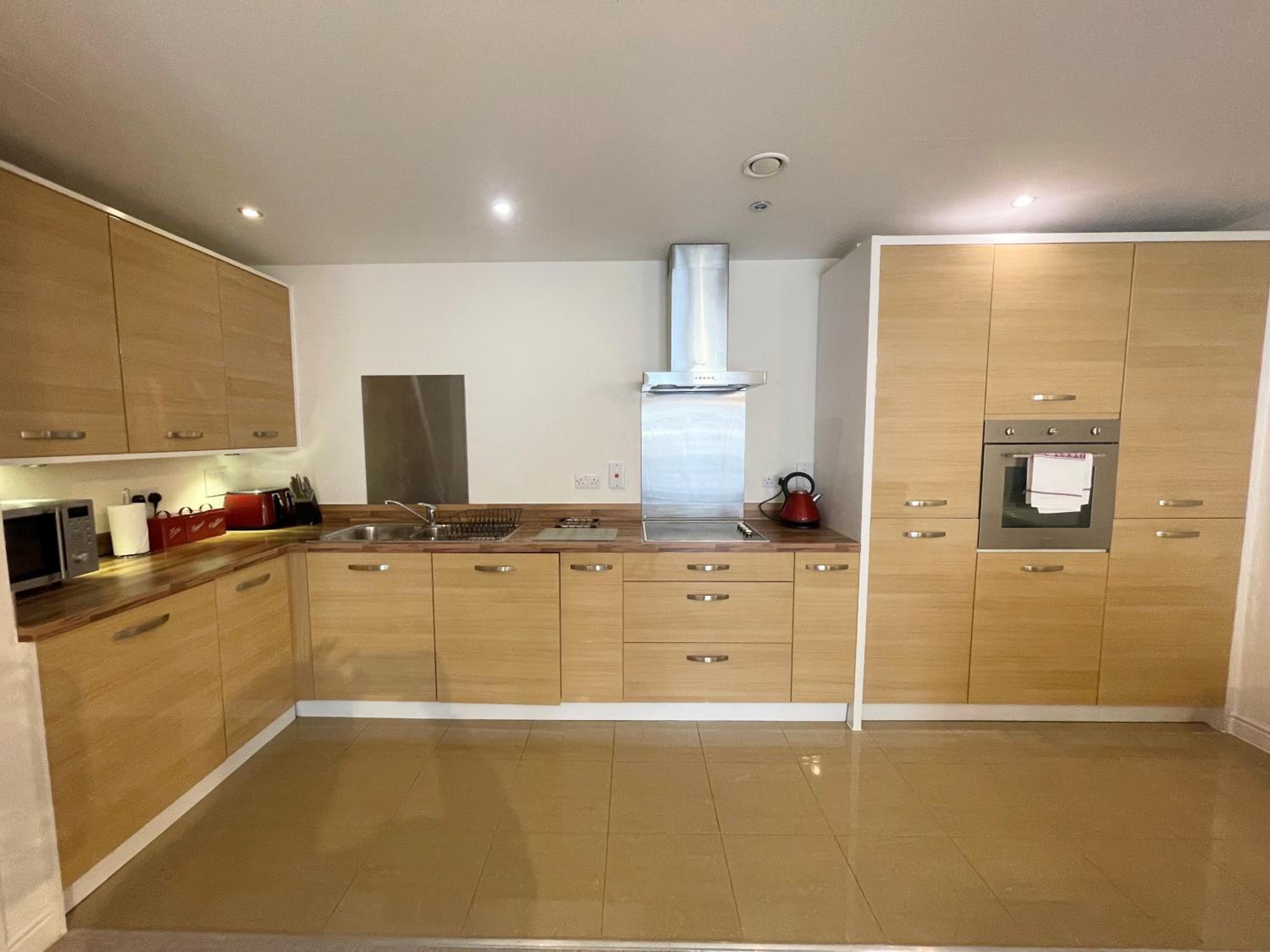 Family Two-Bedroom Apartment with View photo 2