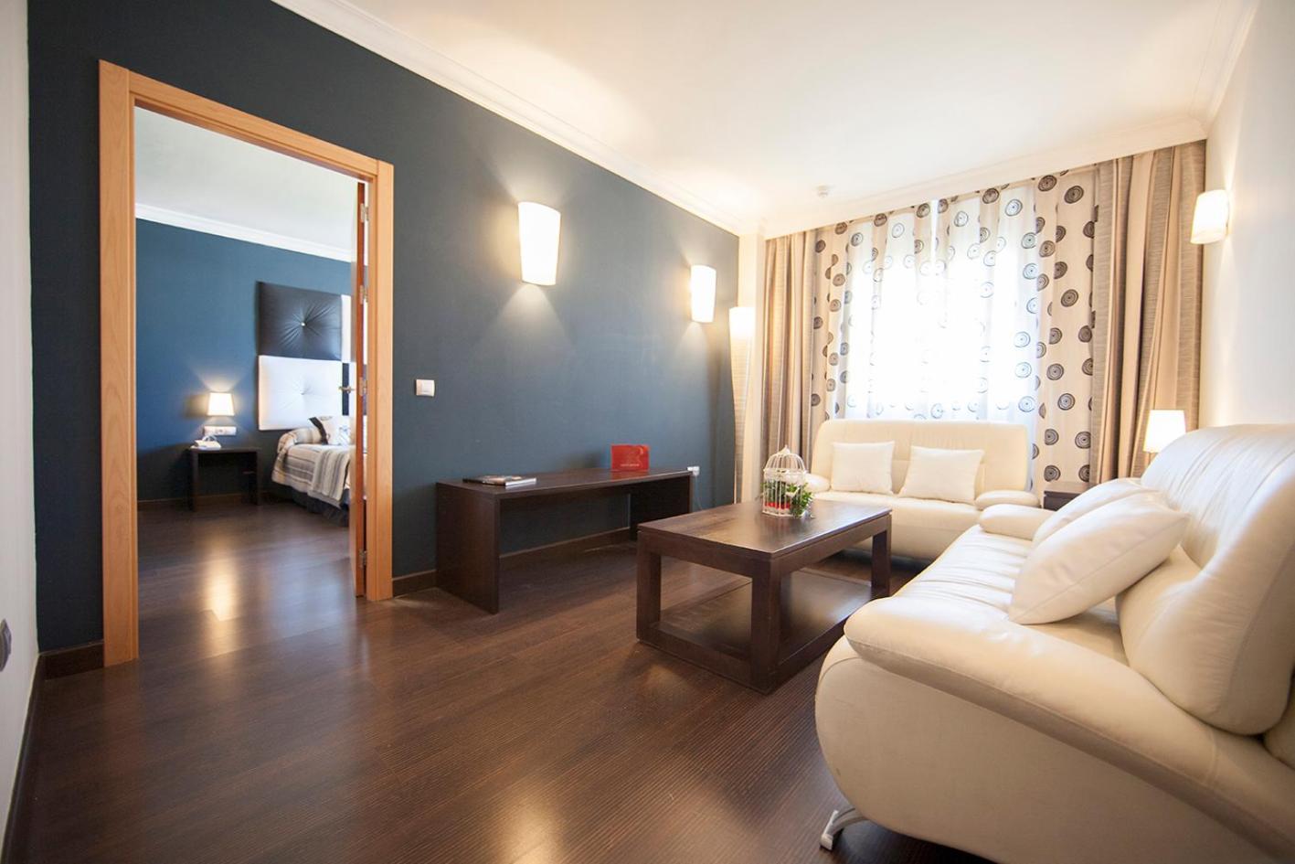 Suite - Photo 5