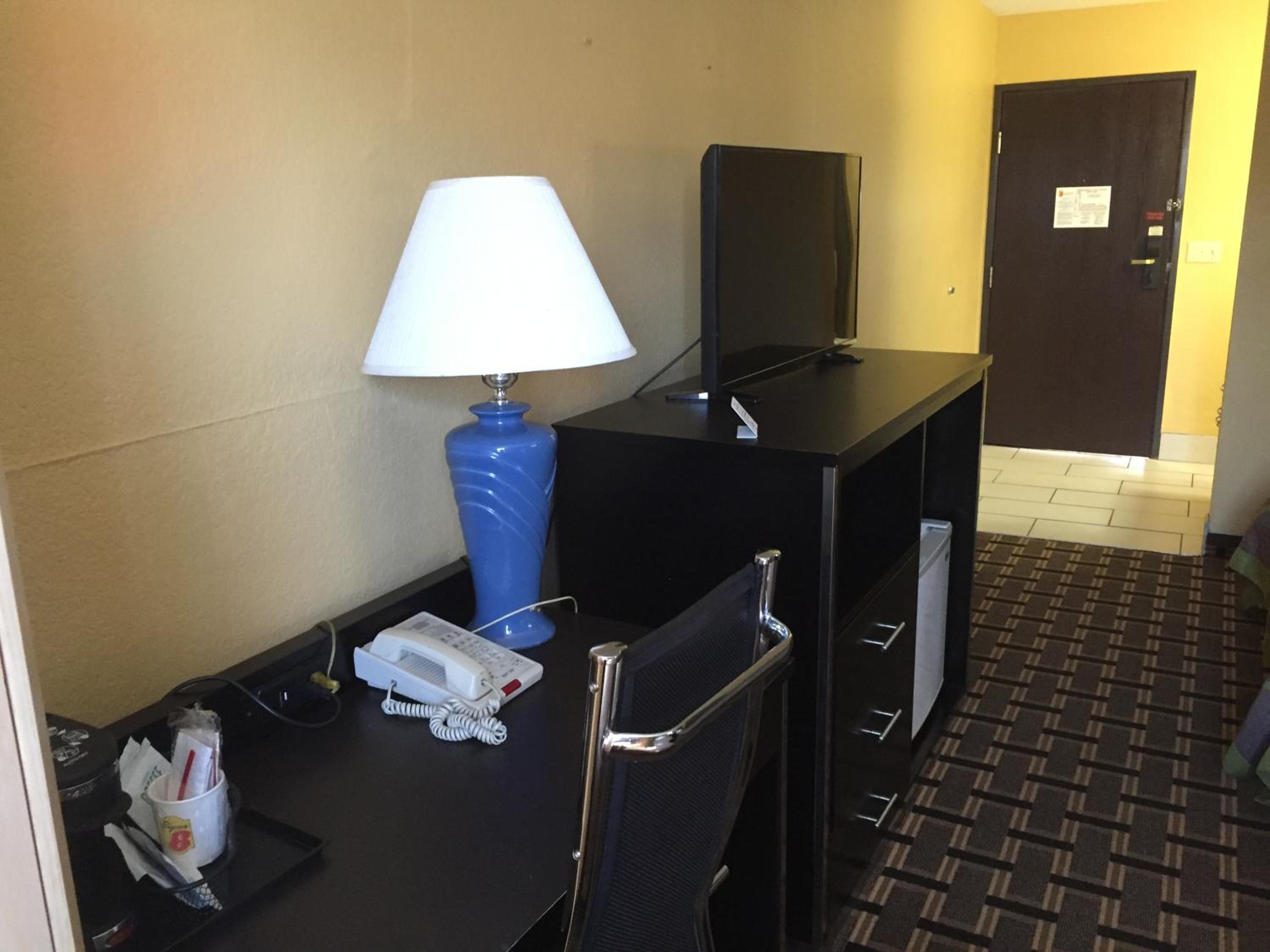 King Room - Non-Smoking - Photo 3