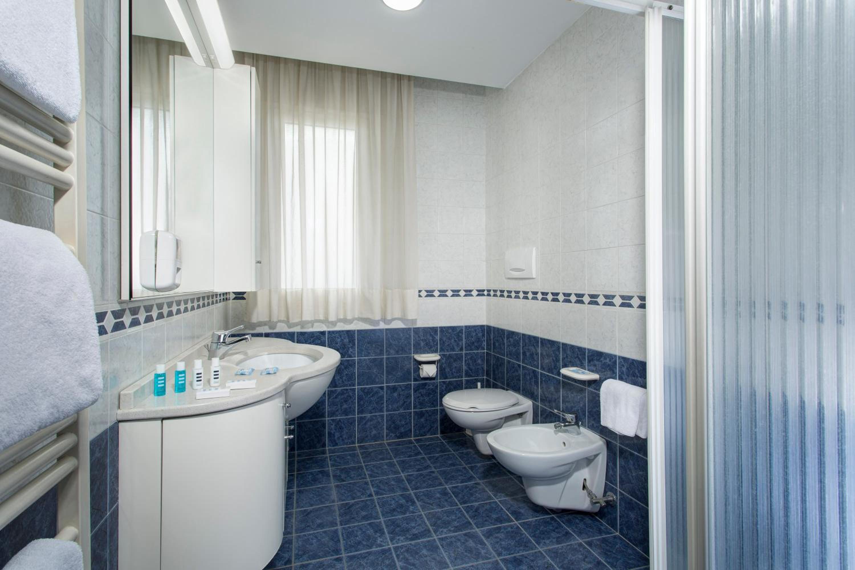 Double or Twin Room - Photo 2