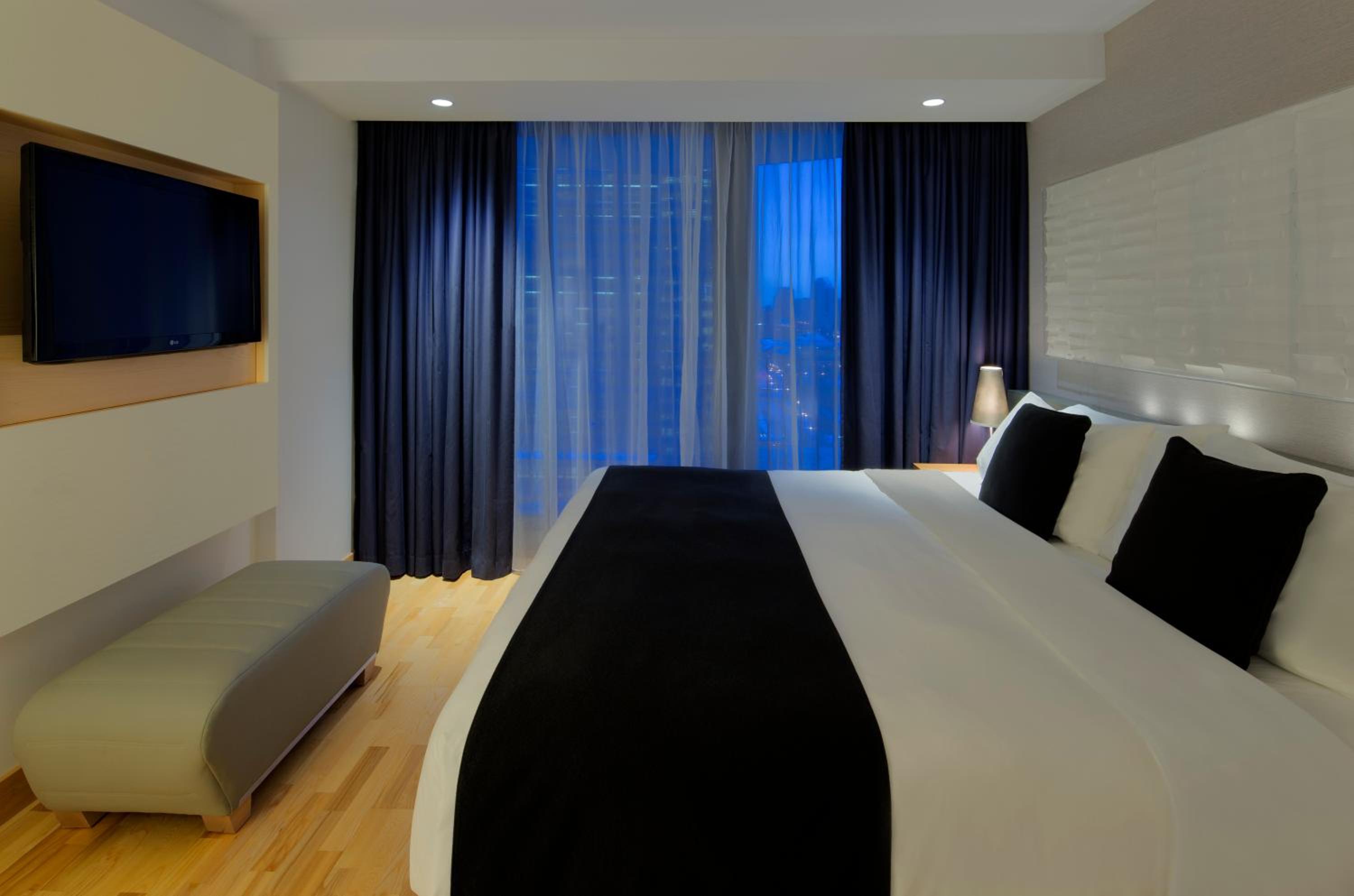 Deluxe King Room - Photo 1