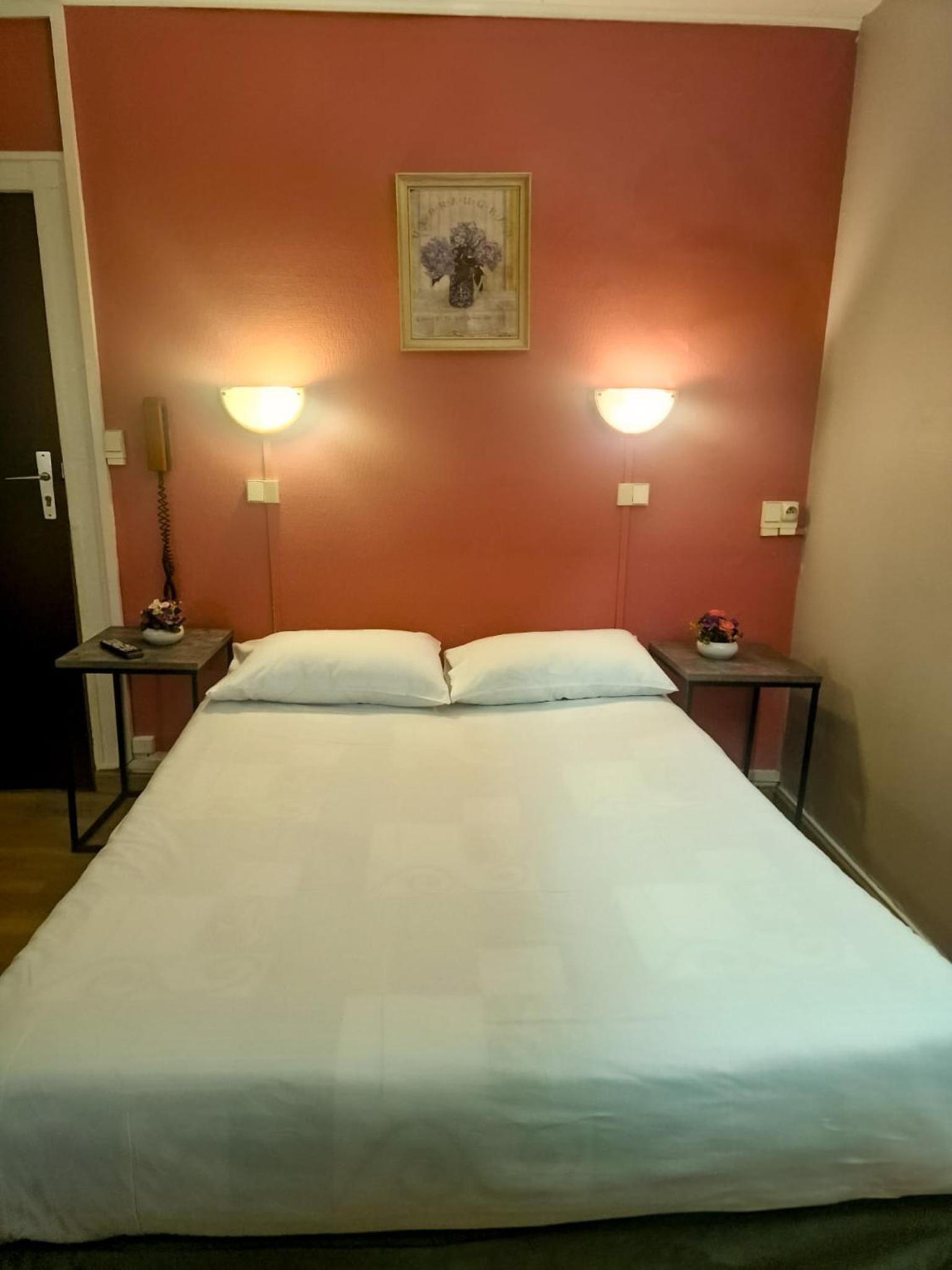 Double Room - Photo 3
