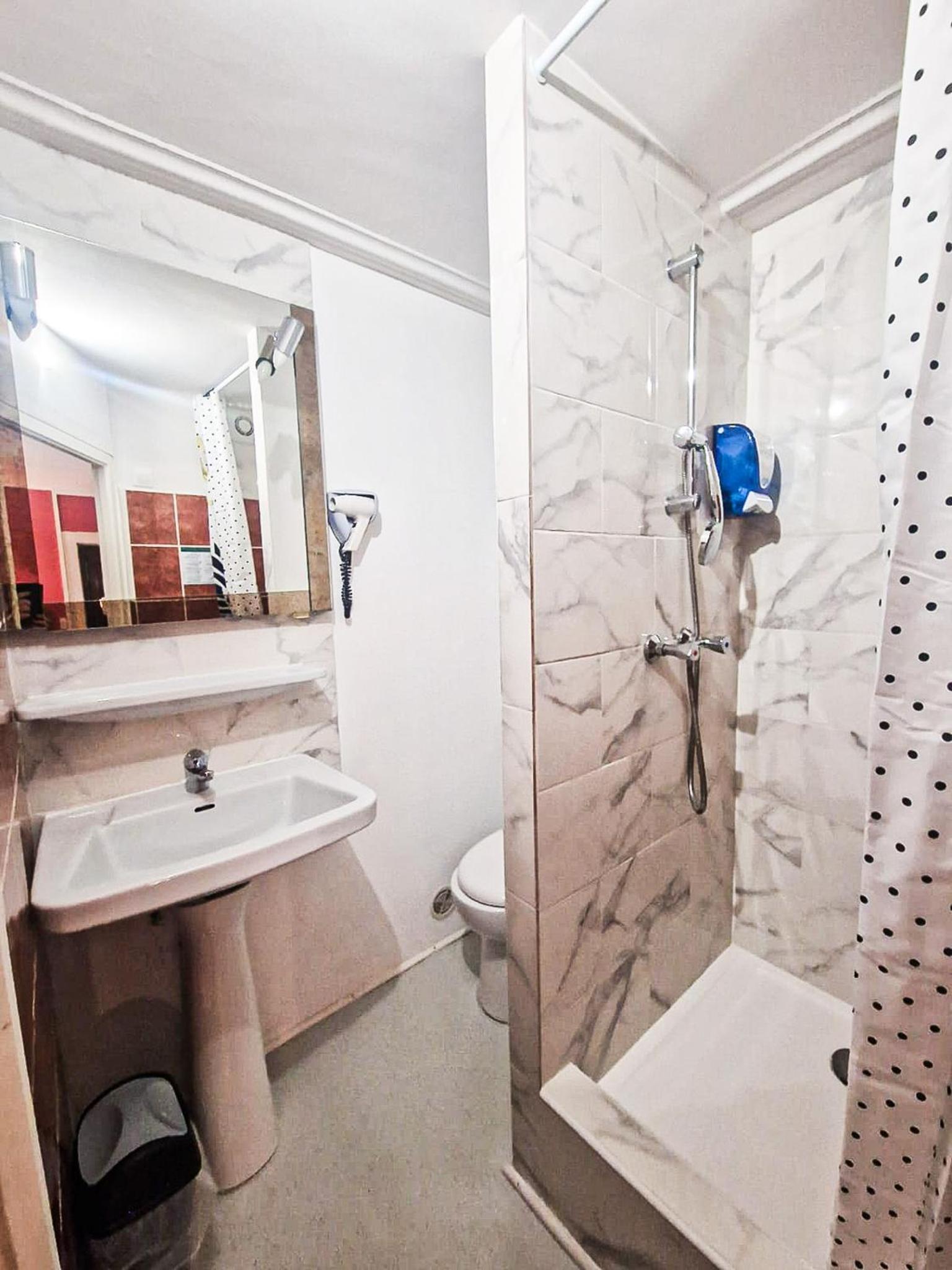 Double Room - Photo 4
