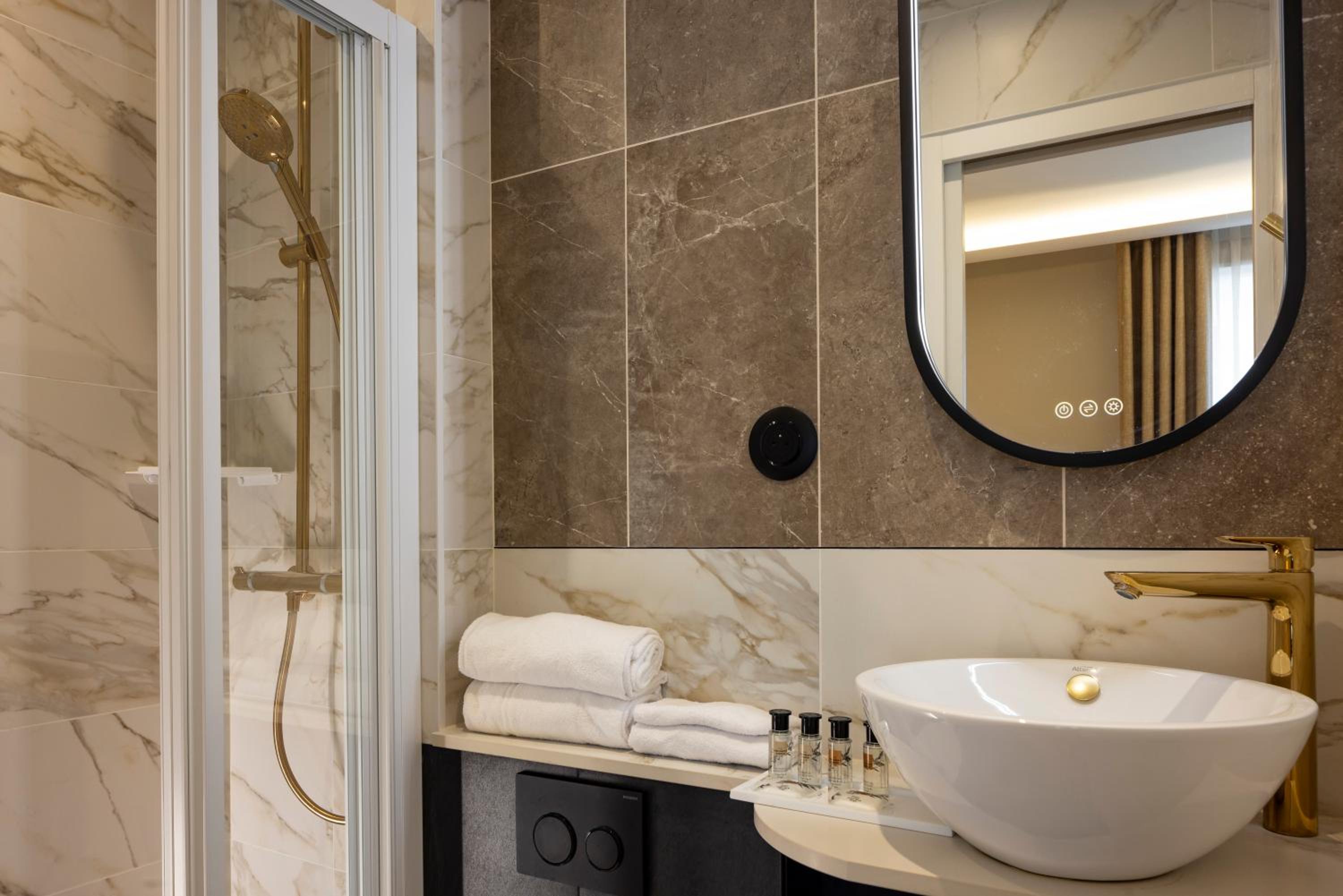 Superior Double or Twin Room photo 2