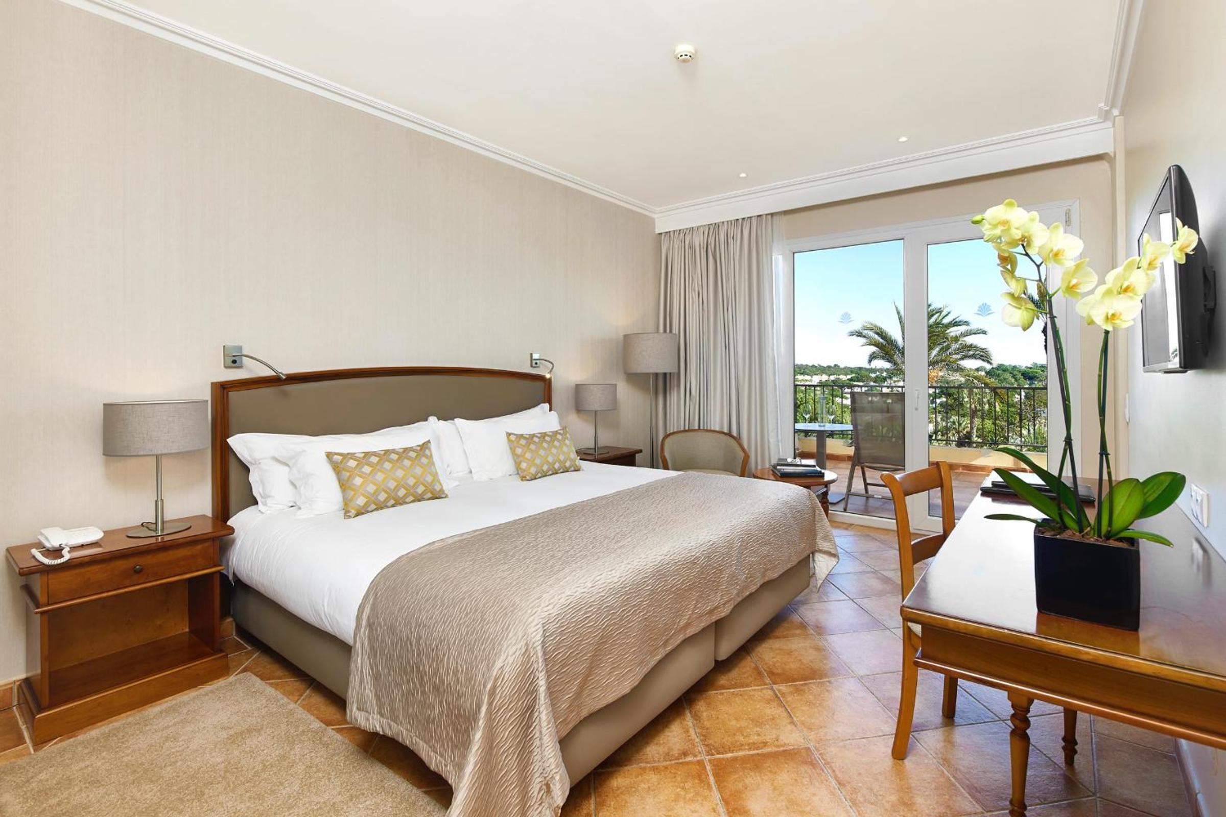 Double Room with Garden View - Photo 10