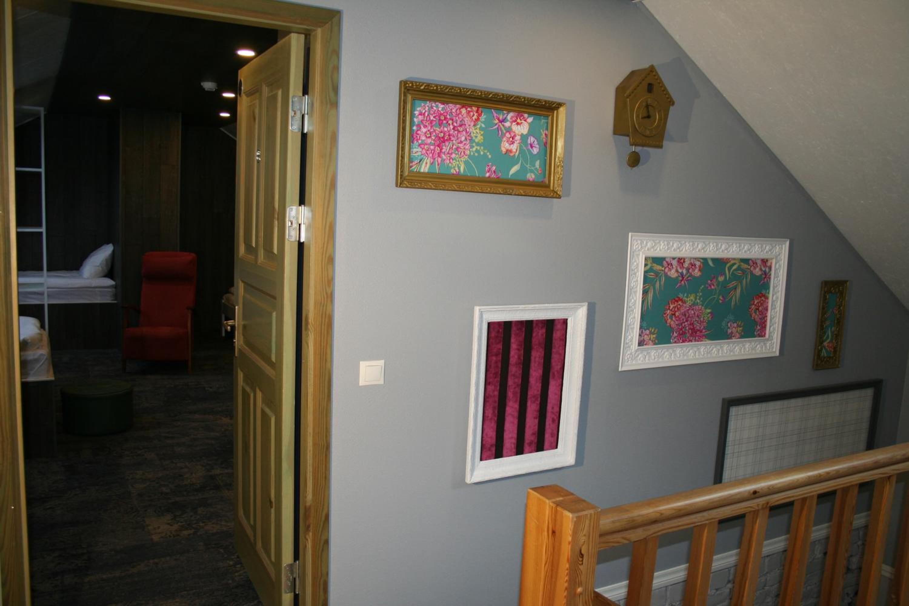 Family Room - Photo 8