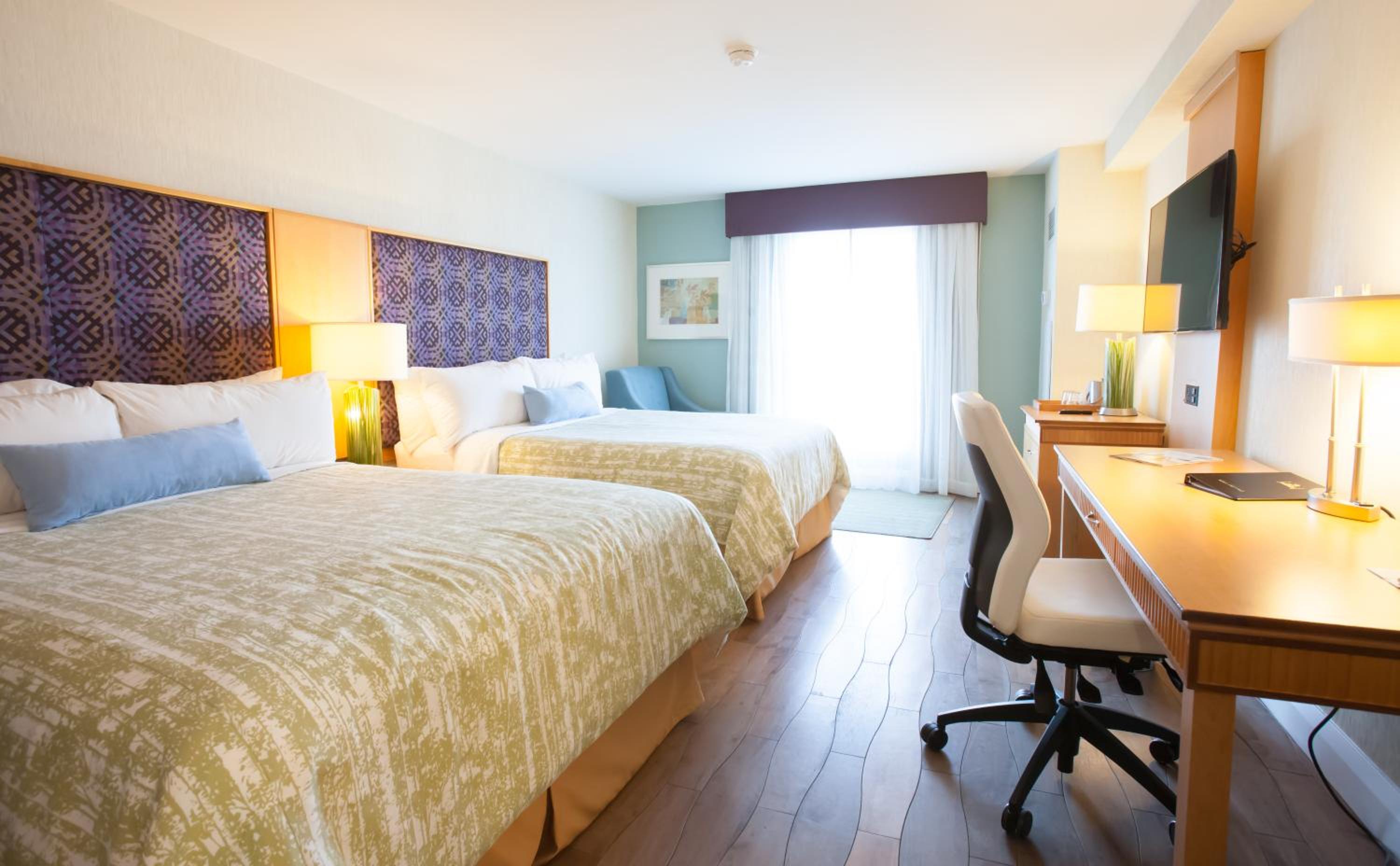 Queen Room with Two Queen Beds - Non-Smoking - Photo 5