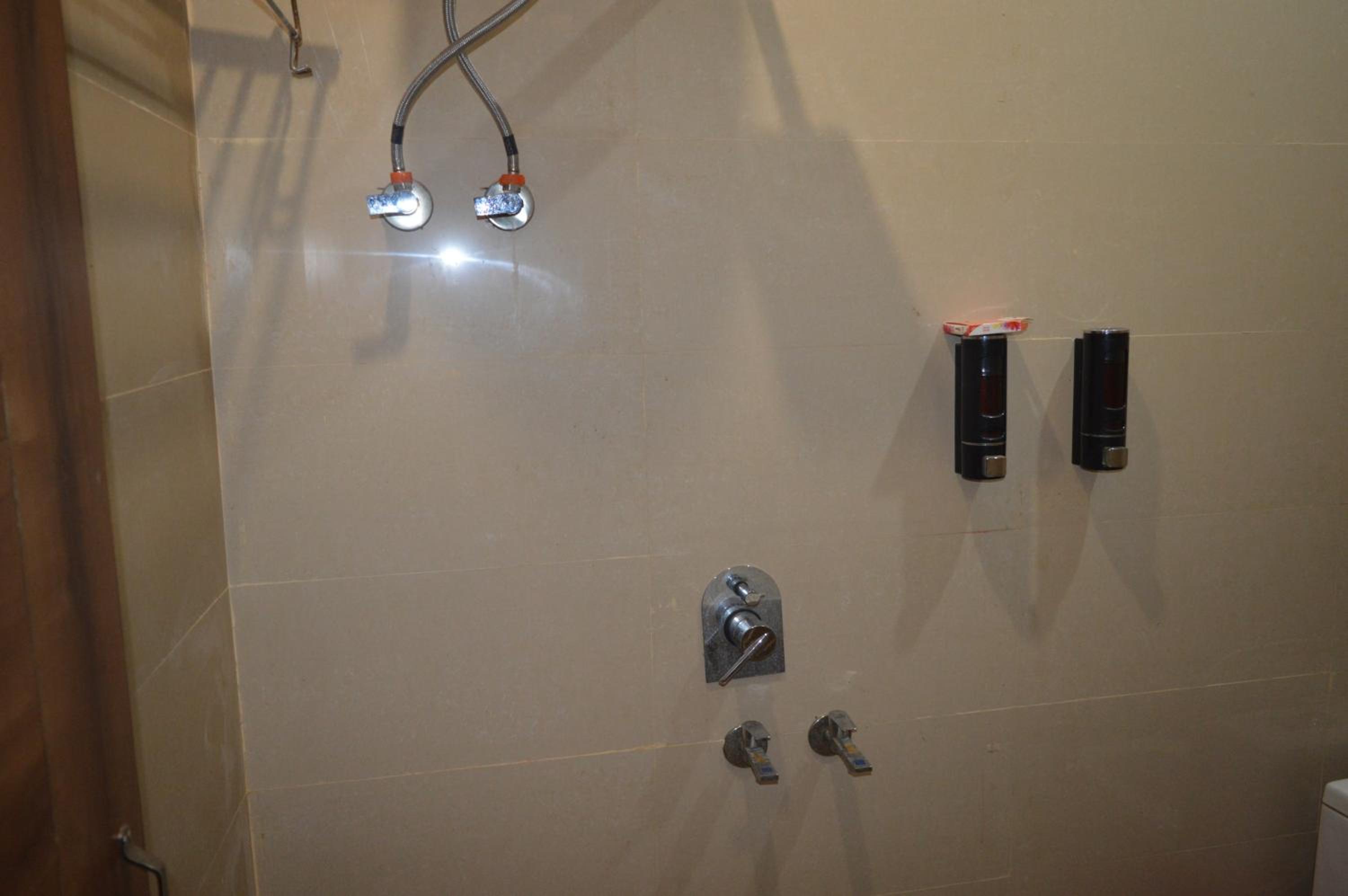 Double Room - Photo 5