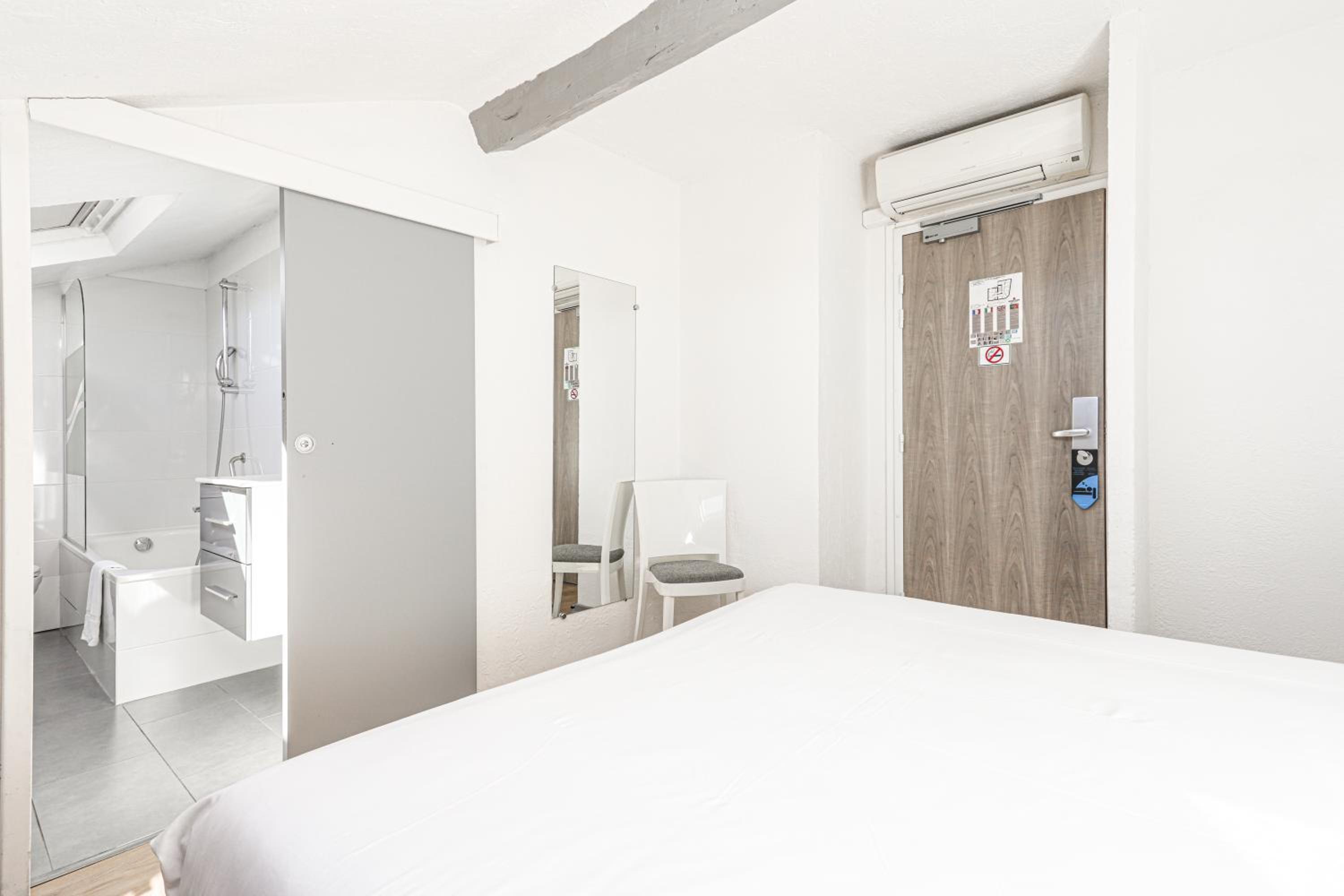 Double or Twin Room - Photo 3
