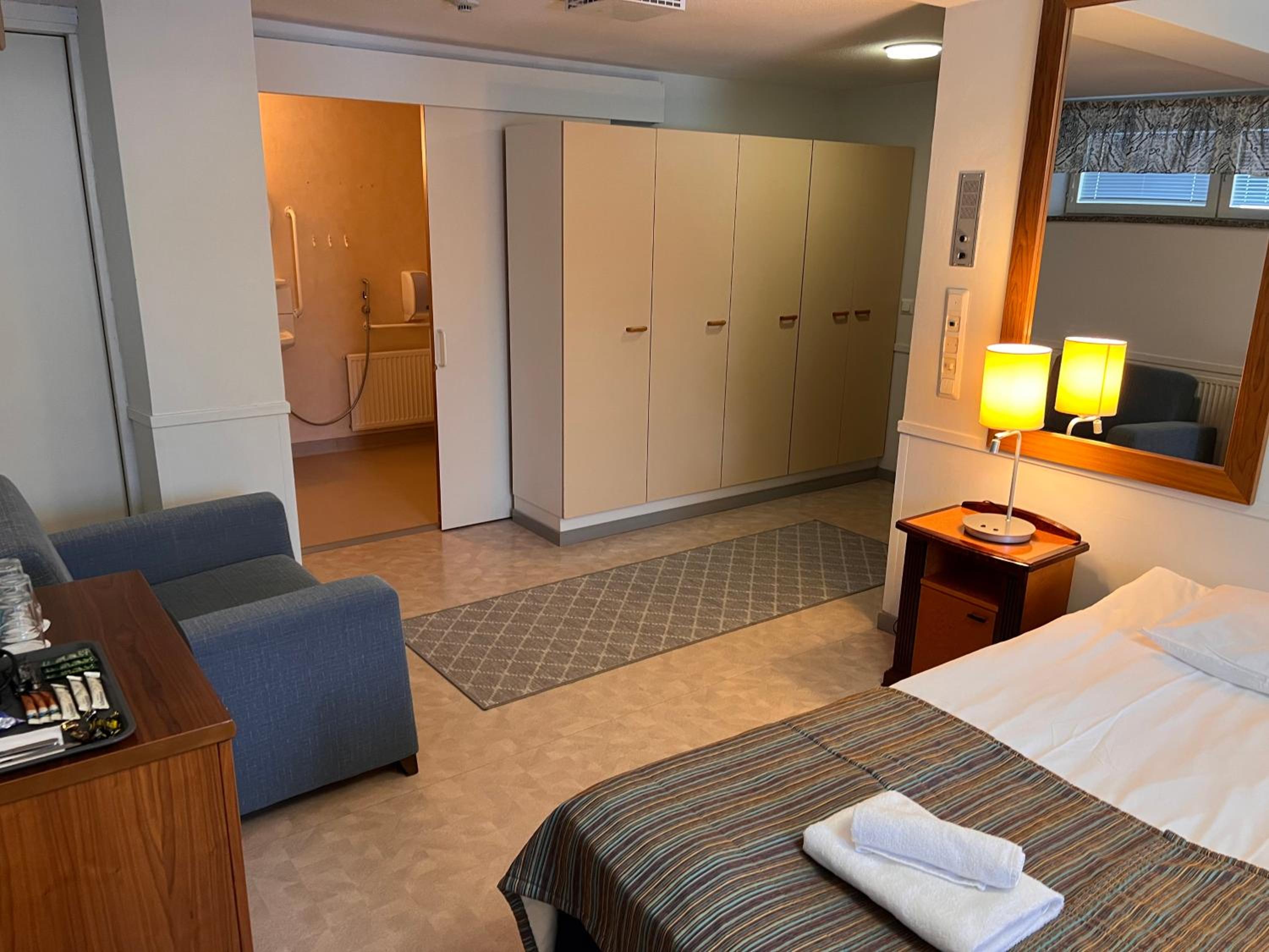 Deluxe Room (2 Adults + 1 Child) photo 3