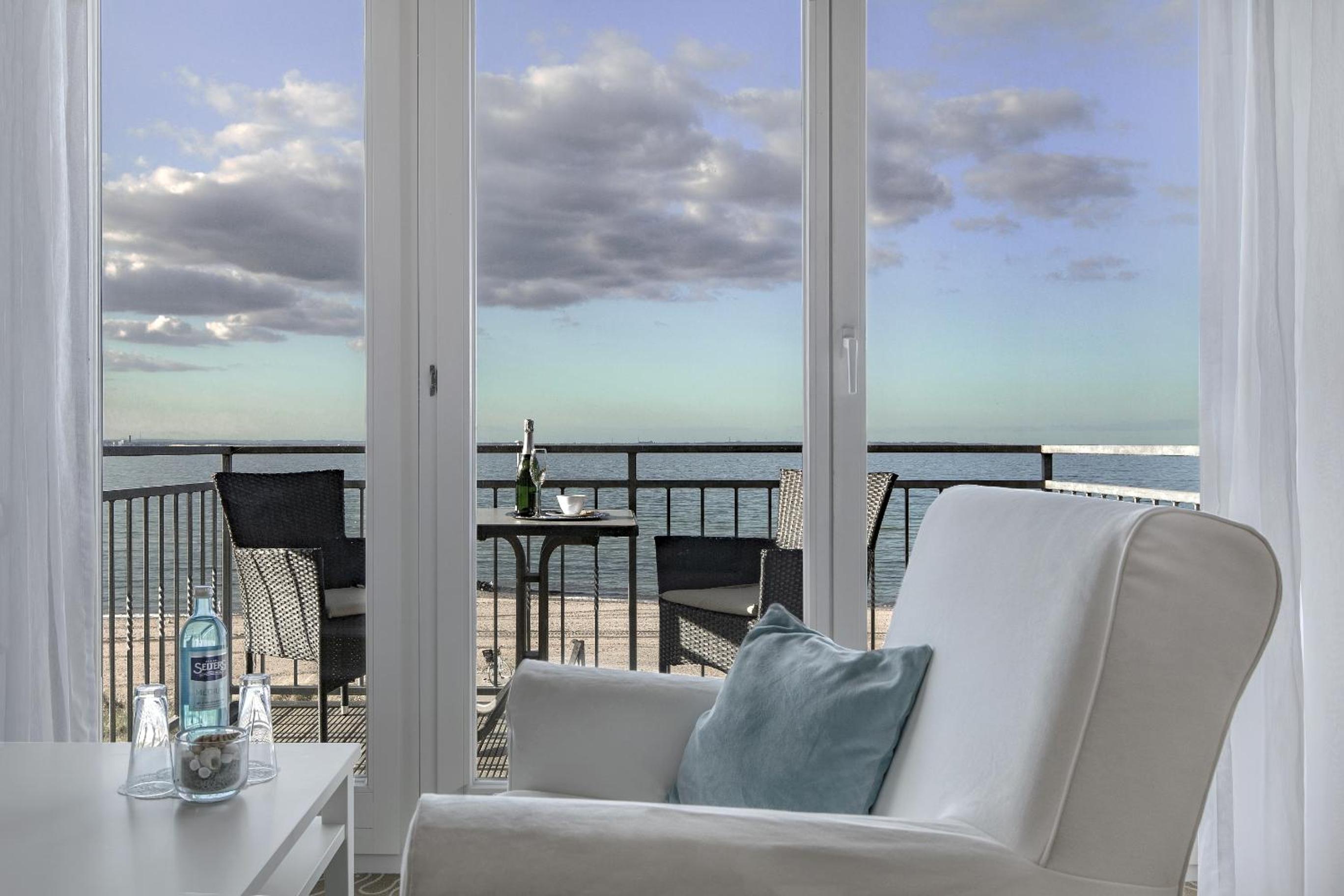 Double Room with Sea View - Photo 1