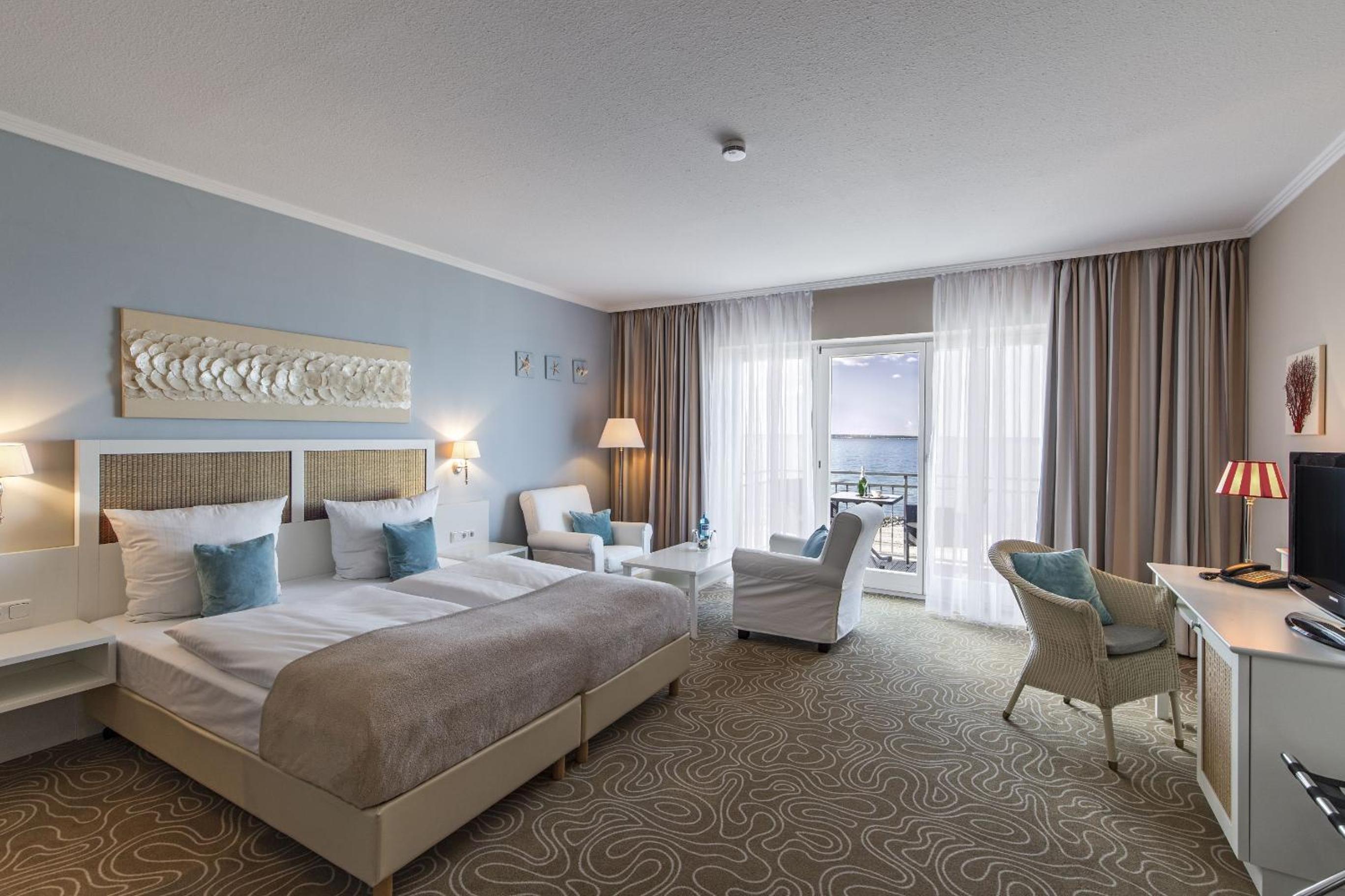 Double Room with Sea View - Photo 3