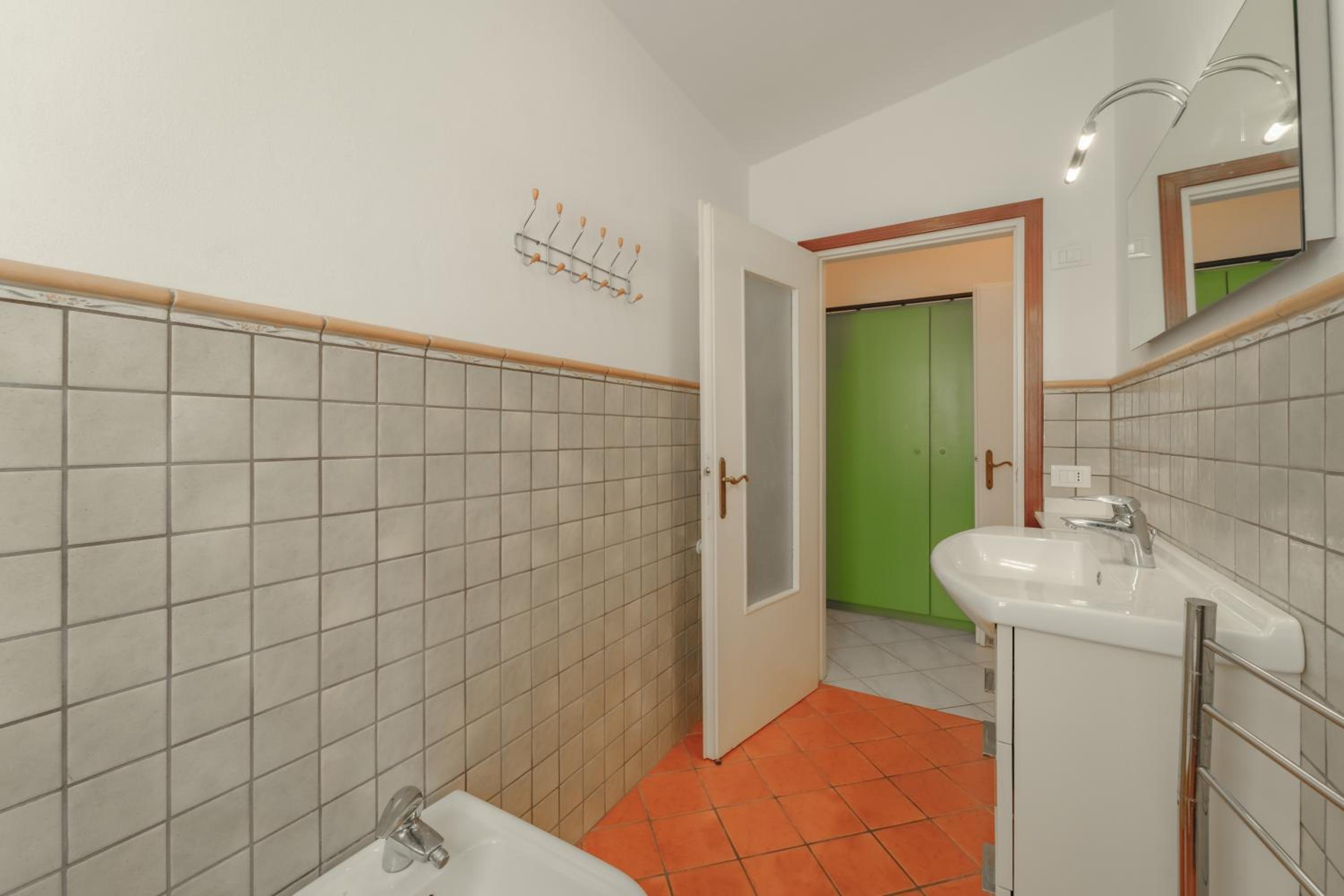 One-Bedroom Apartment with Terrace photo 2