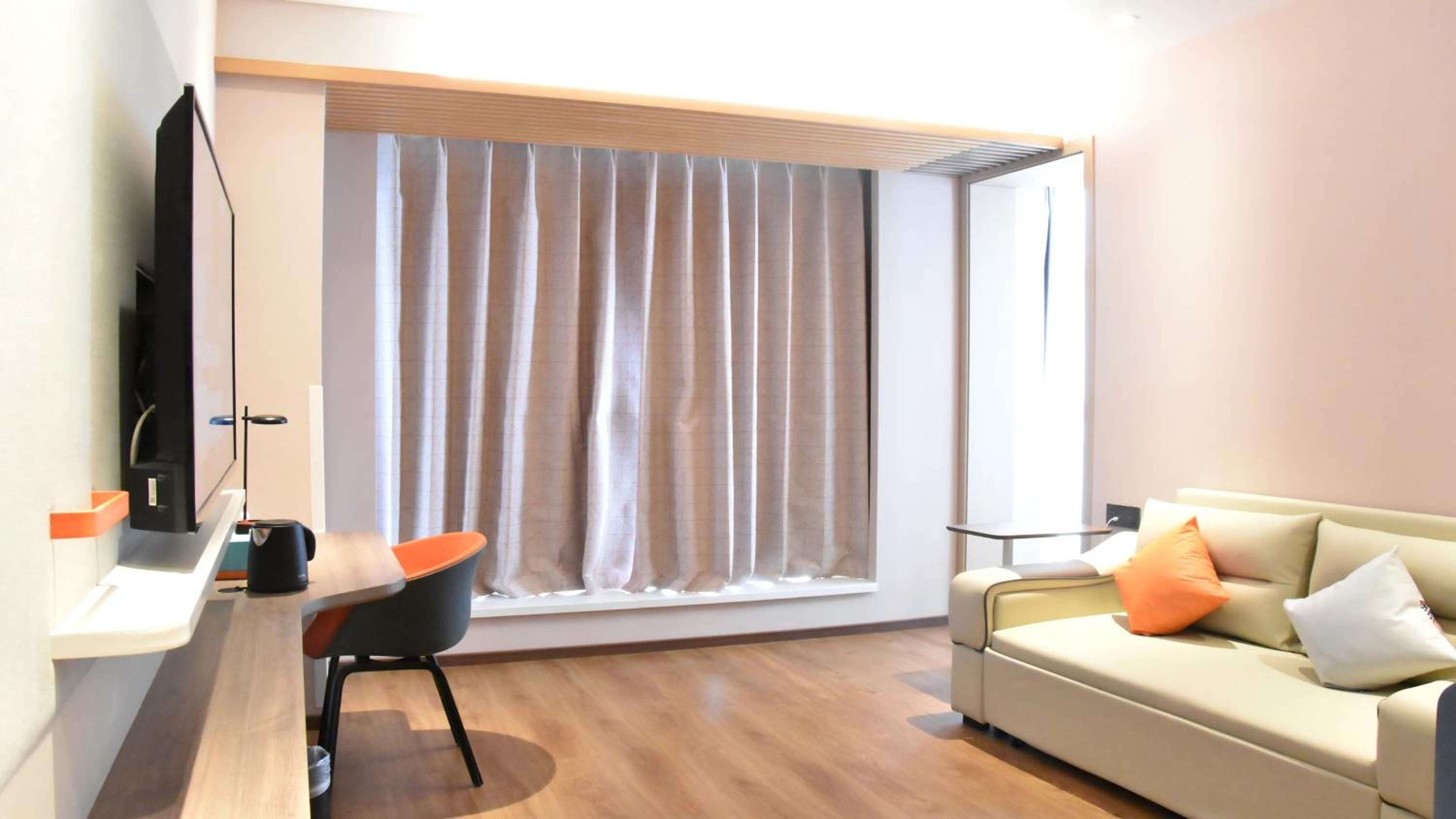 One-Bedroom Suite photo 1