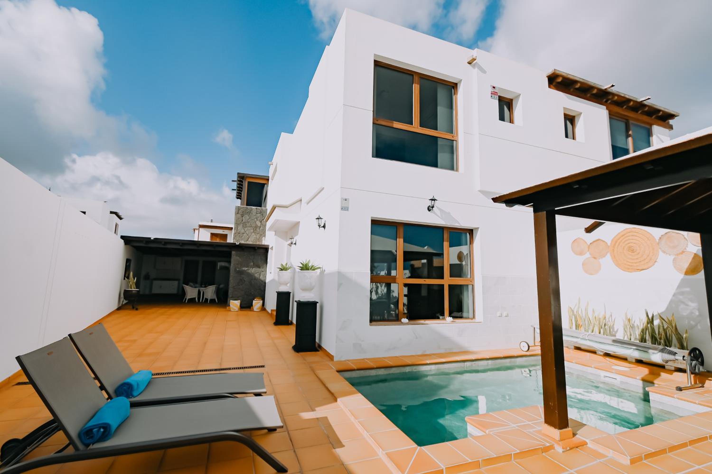 Three-Bedroom Villa photo 2