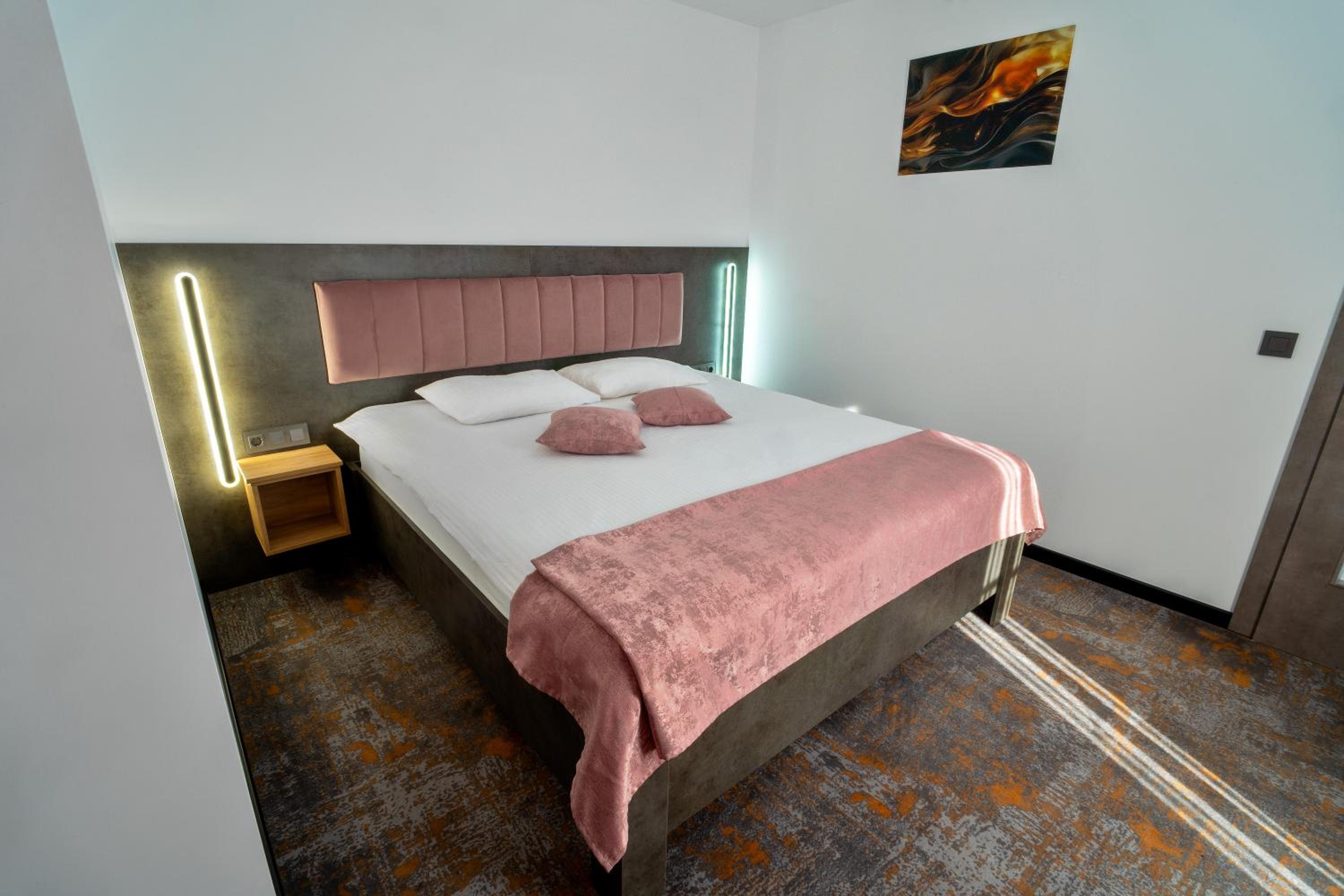 Deluxe Room (2 Adults + 1 Child) photo 1