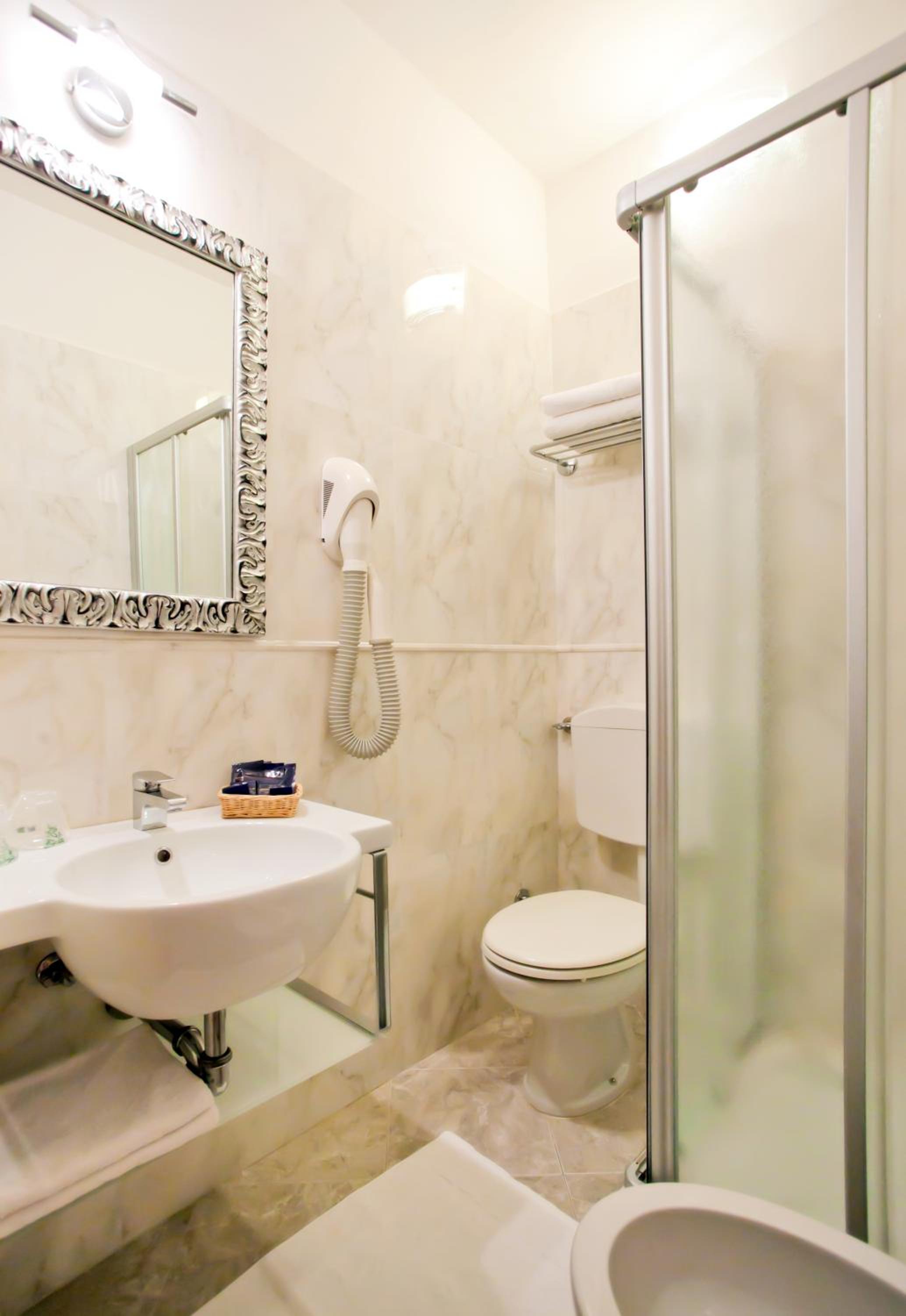 Classic Double or Twin Room photo 2