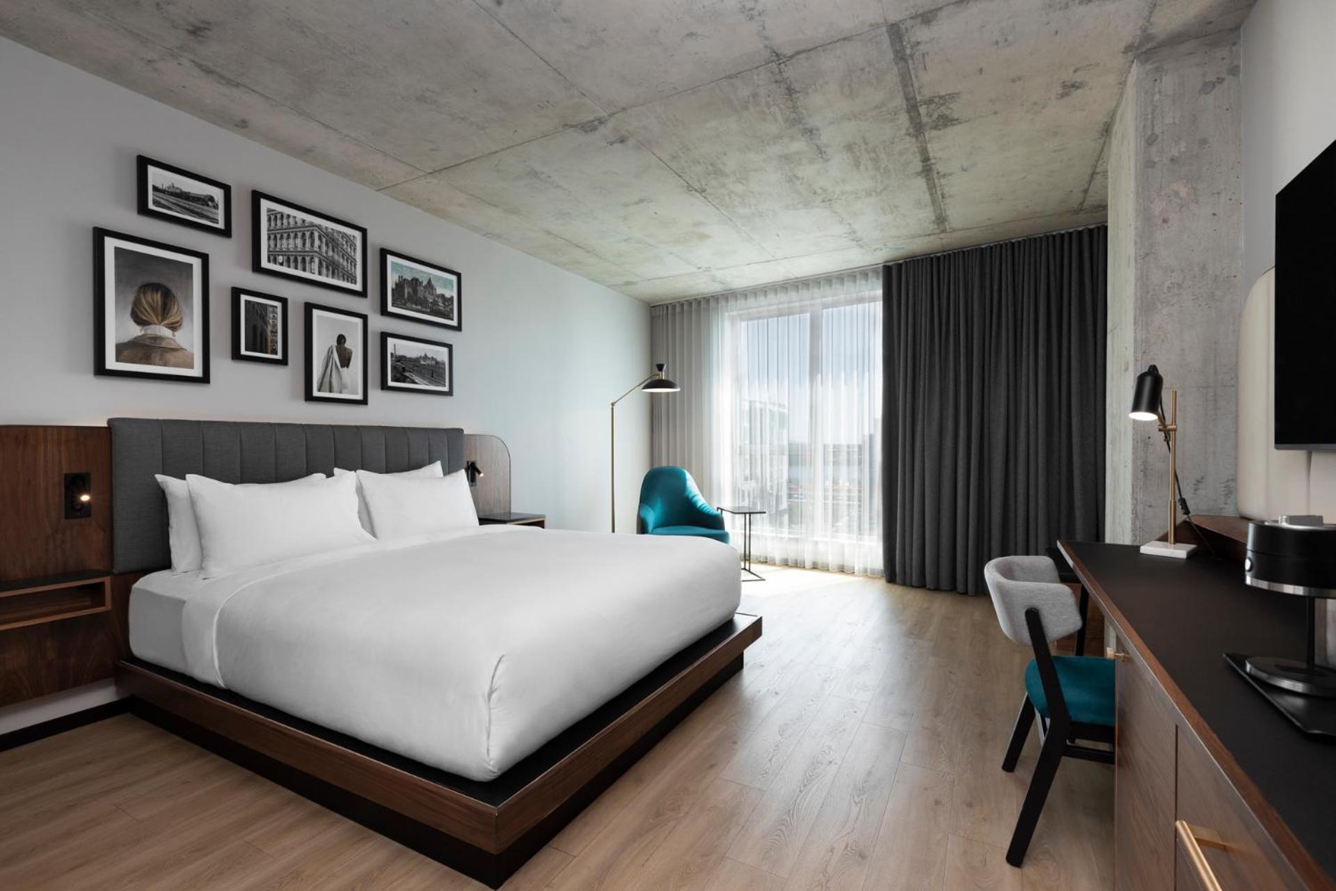 King Room with City View and Mobility Accessible Shower