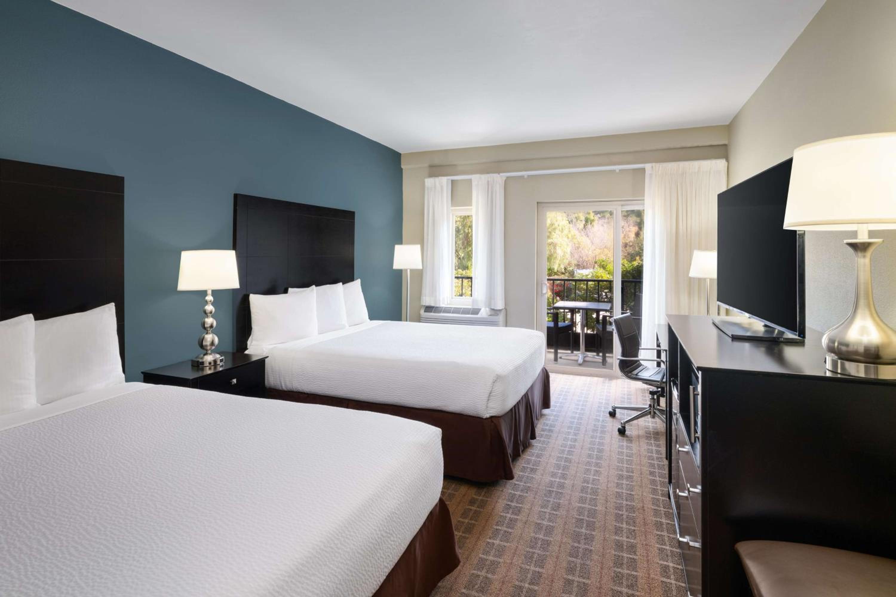 Deluxe Queen Room with Two Queen Beds, Balcony and Walk-In Shower - Non-Smoking - Photo 1