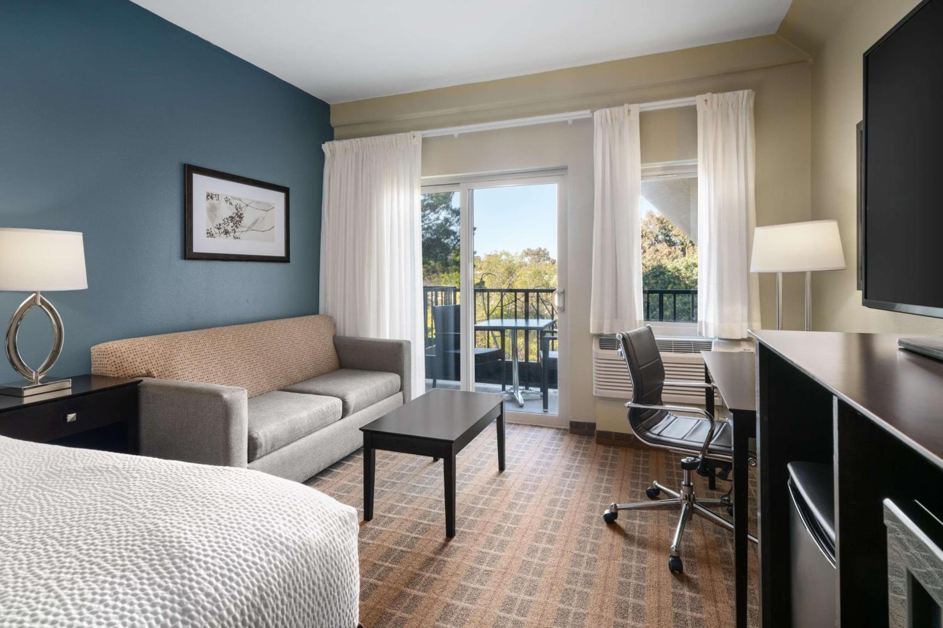 King Suite with Sofa Bed, Balcony and Living Room - Non-Smoking - Photo 1