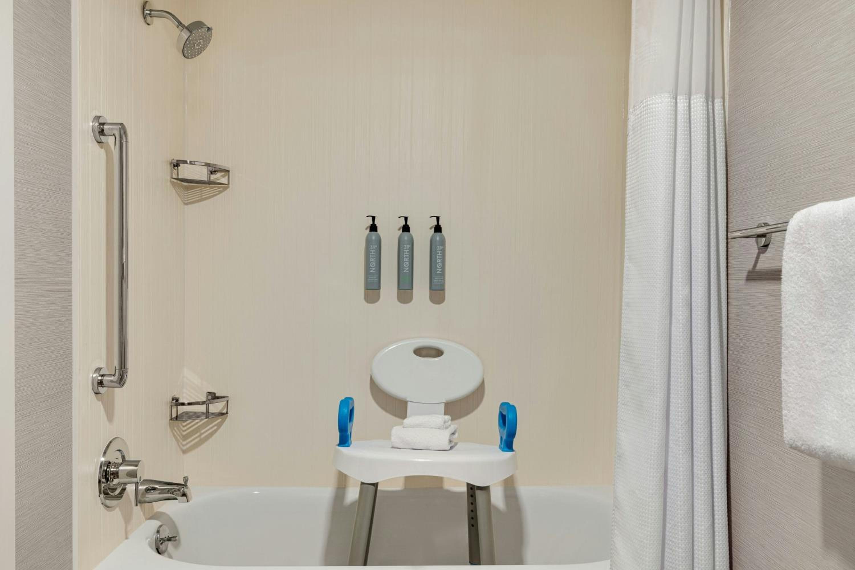 Queen Room with Two Queen Beds - Hearing Accessible