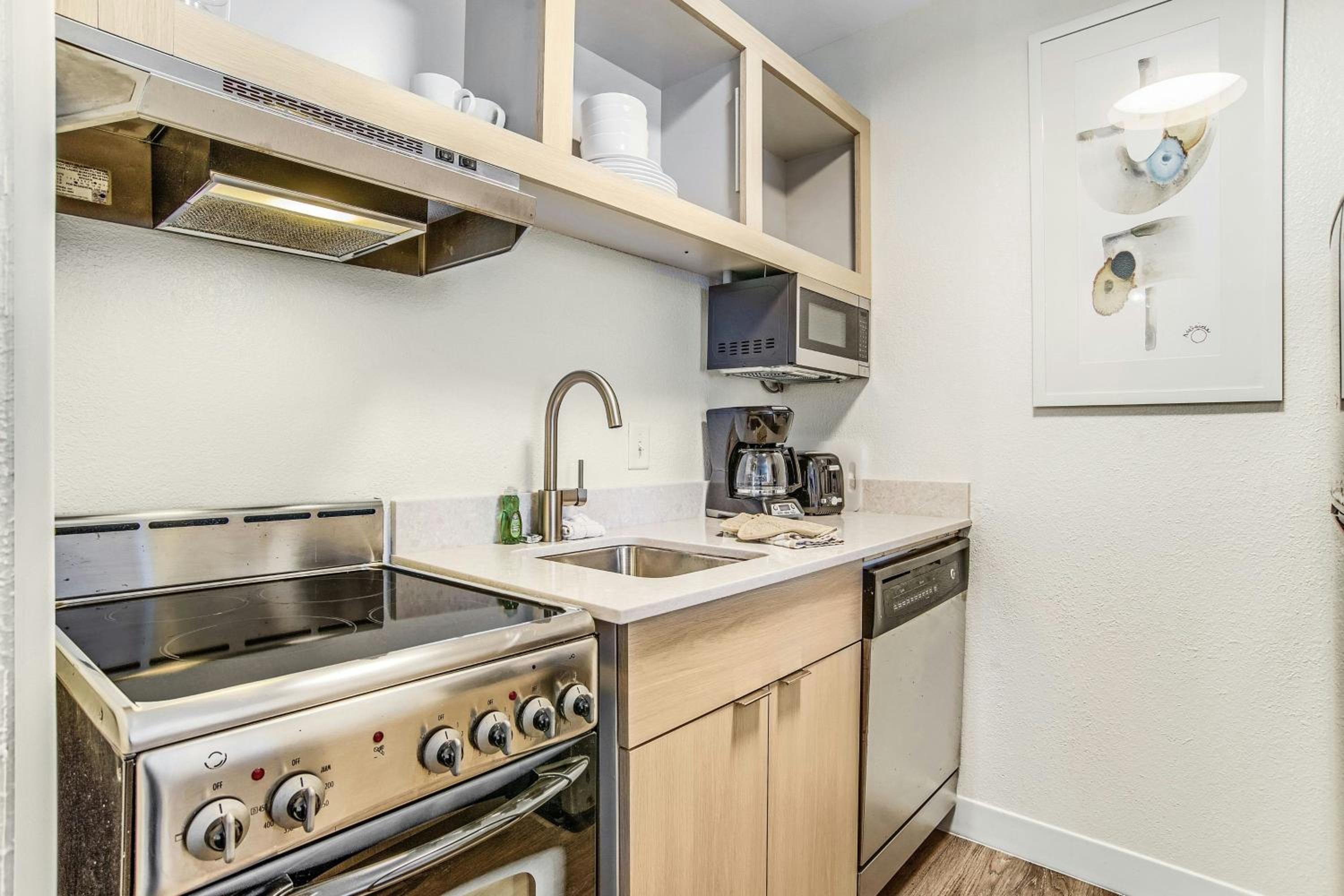 Queen Studio with Sofa Bed and Roll-in Shower - Mobility and Hearing Accessible