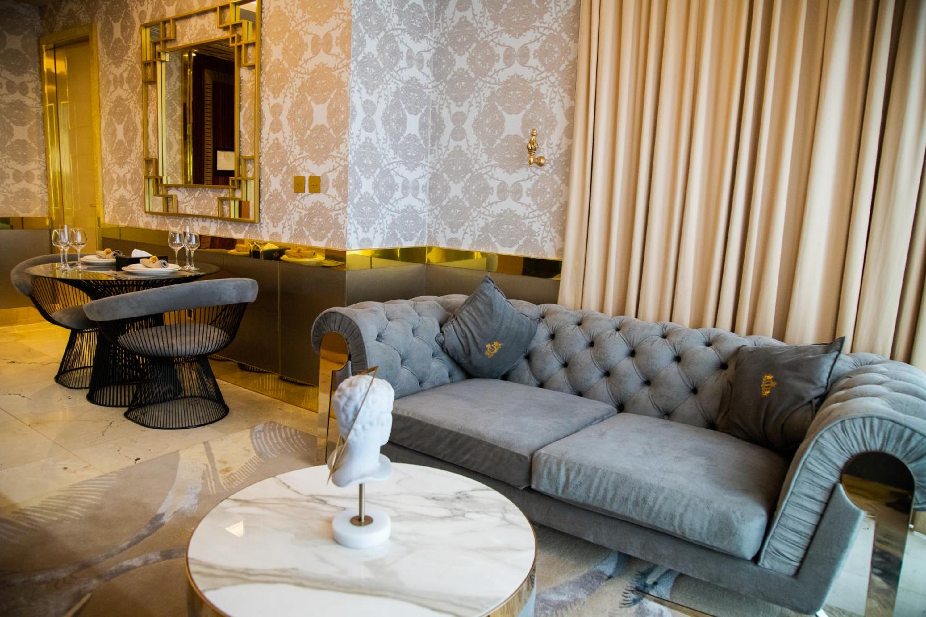 Executive Suite - Photo 1