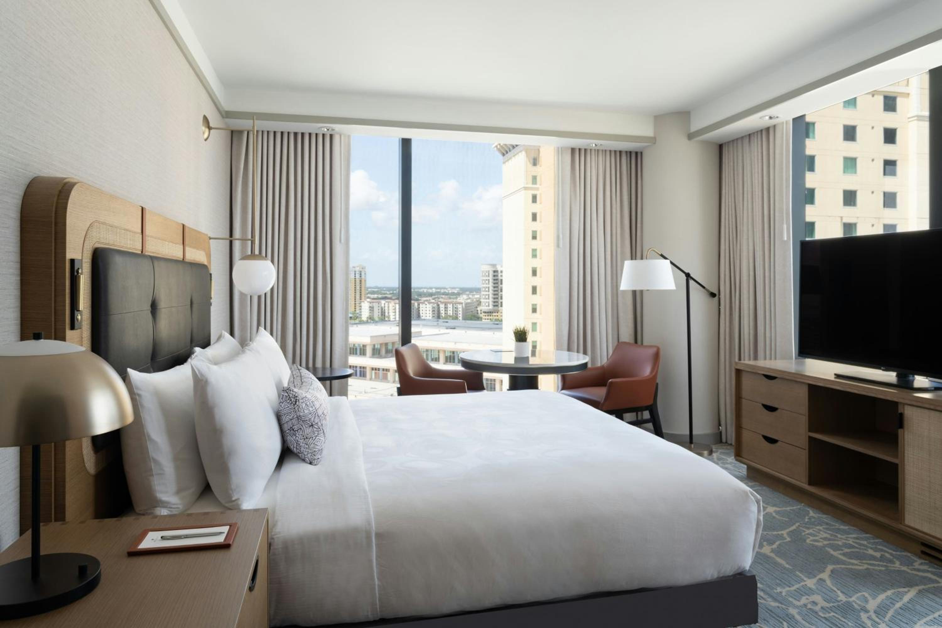 Superior Corner King Room with Harbor View - Hearing Accessible