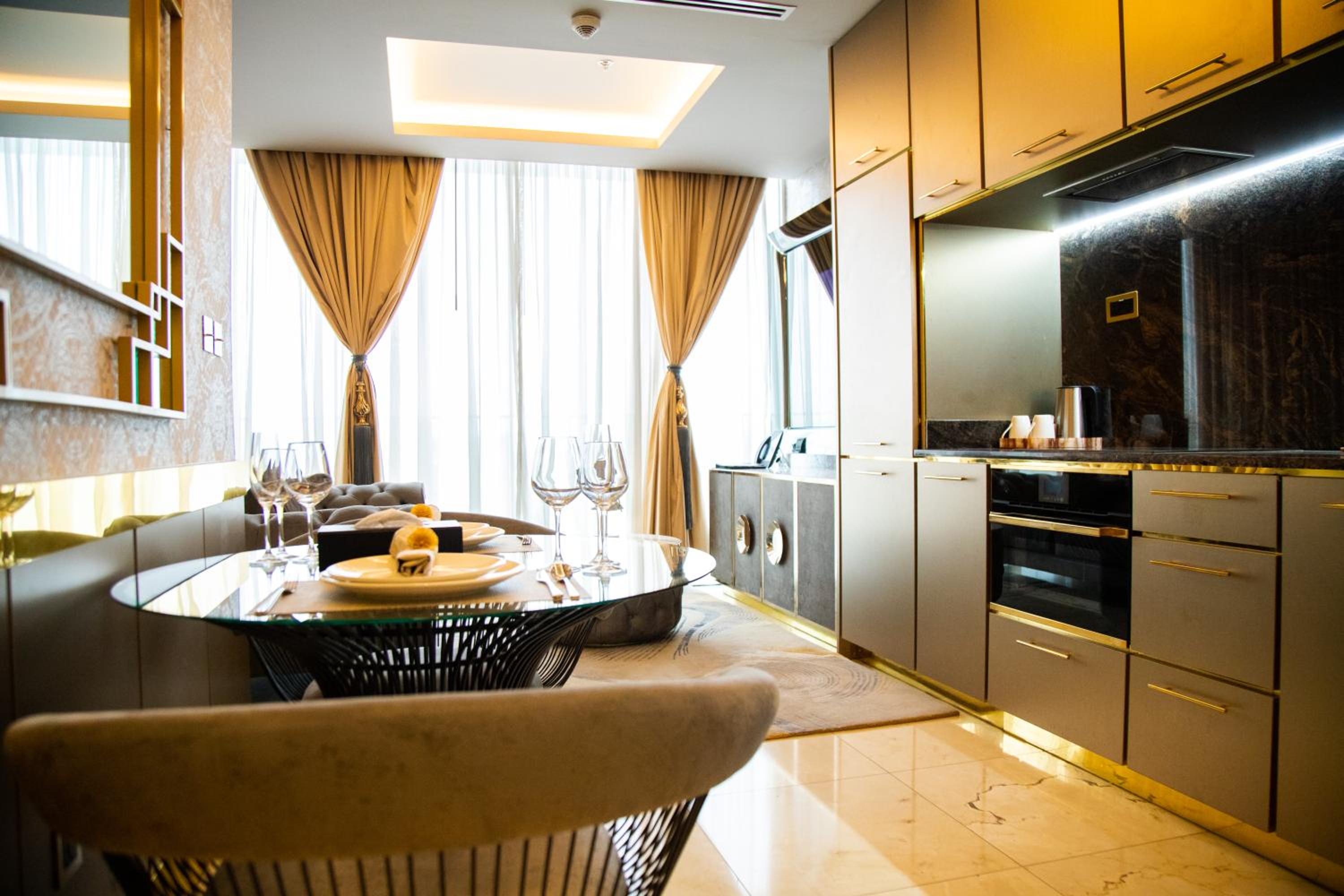 Executive Suite - Photo 4