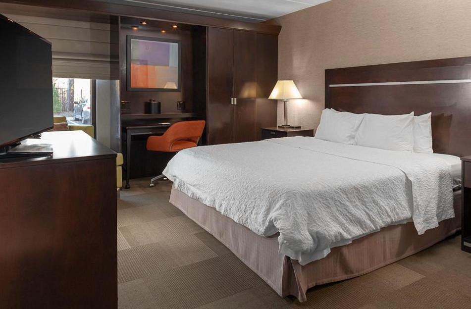 Standard King Room with Sofa Bed - Photo 4