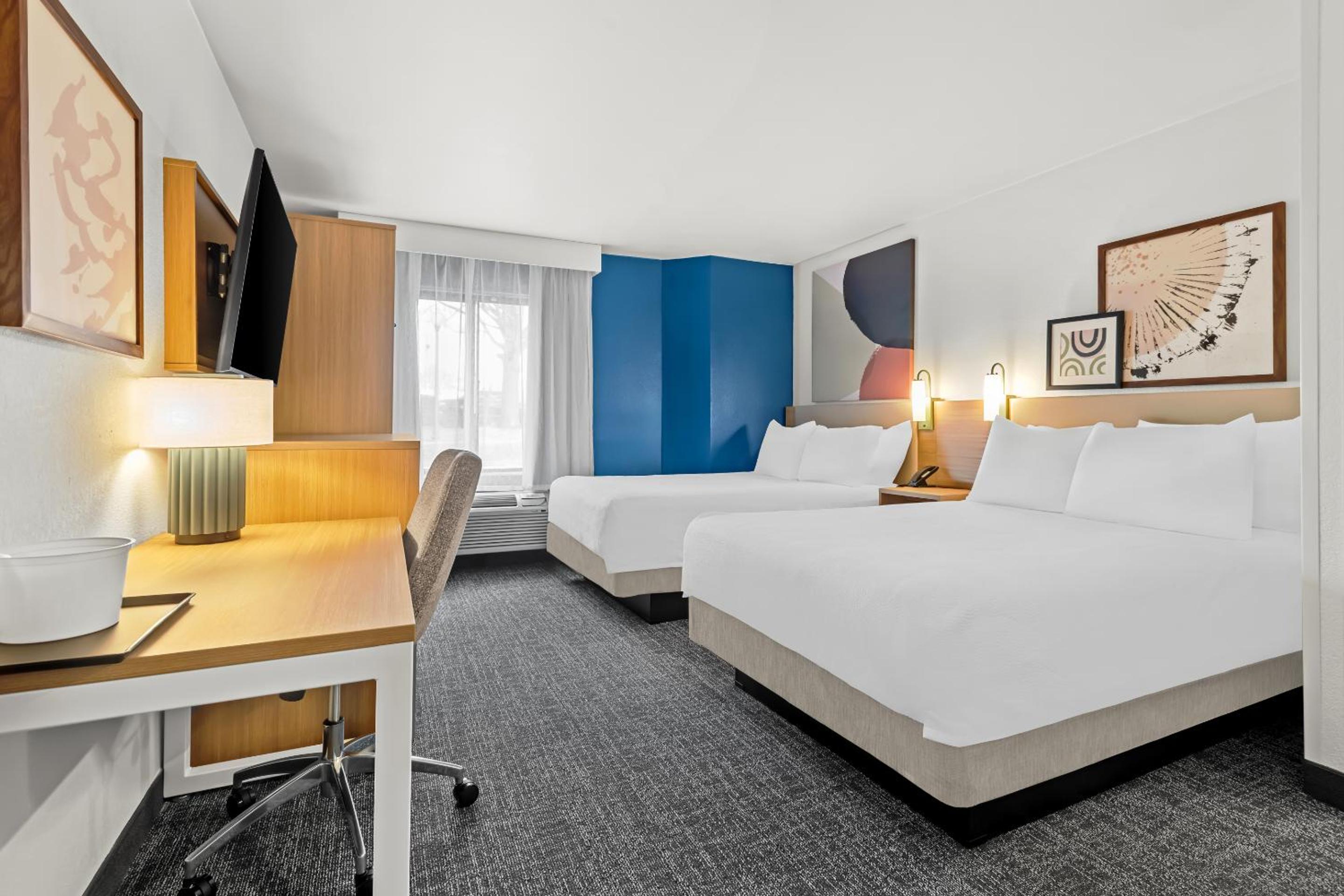 Double Room with Two Double Beds - Photo 8
