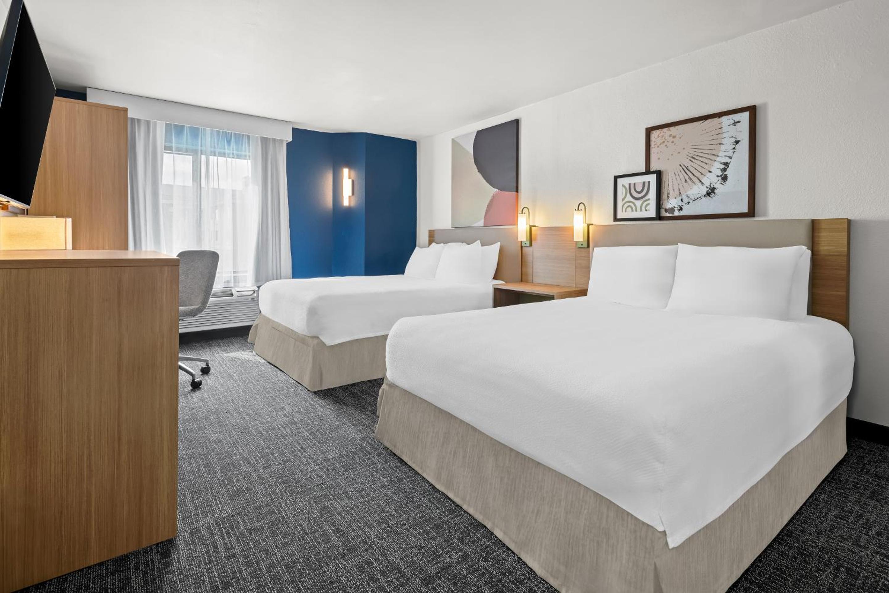 Double Room with Two Double Beds - Photo 10