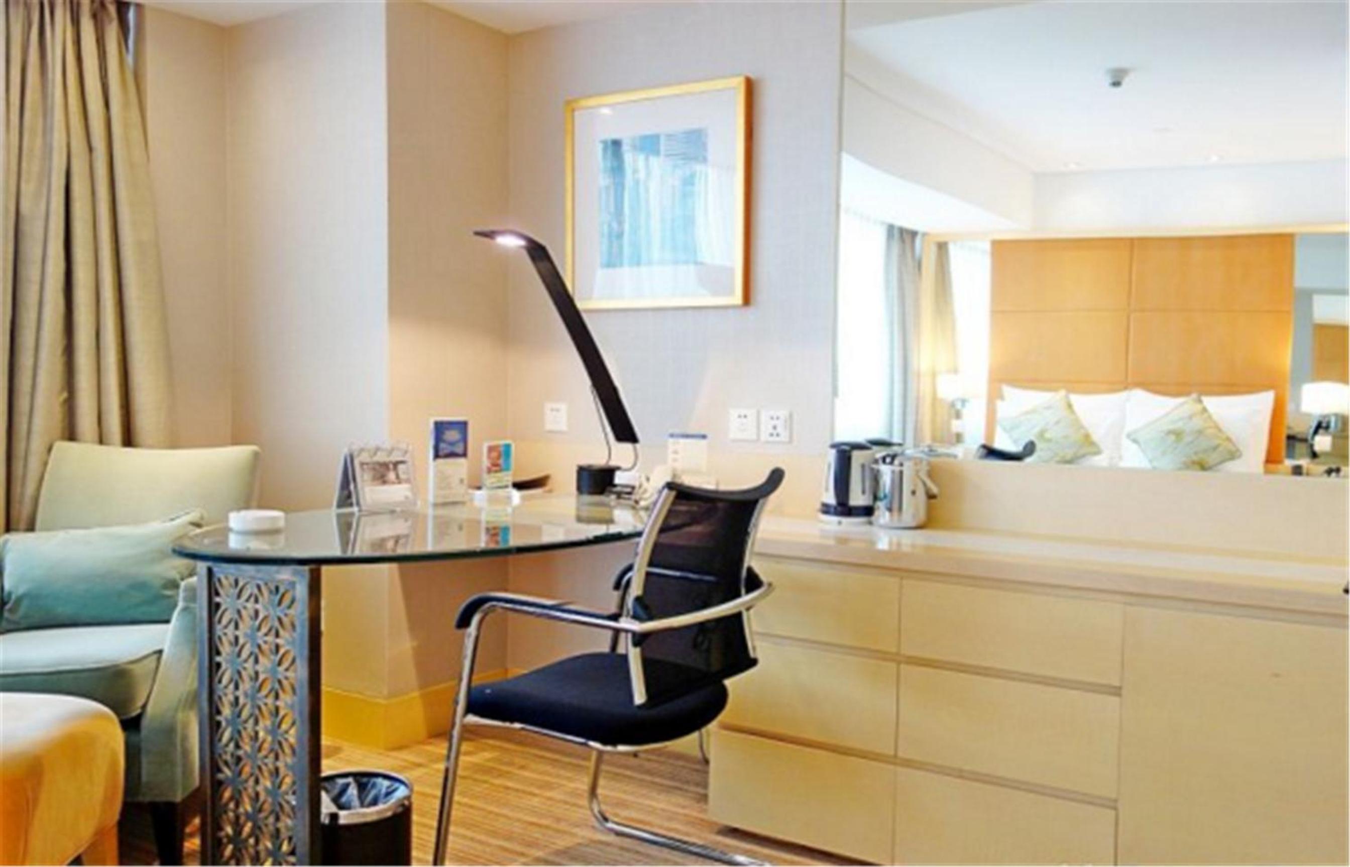 Deluxe Double Room with City View thumbnail 5