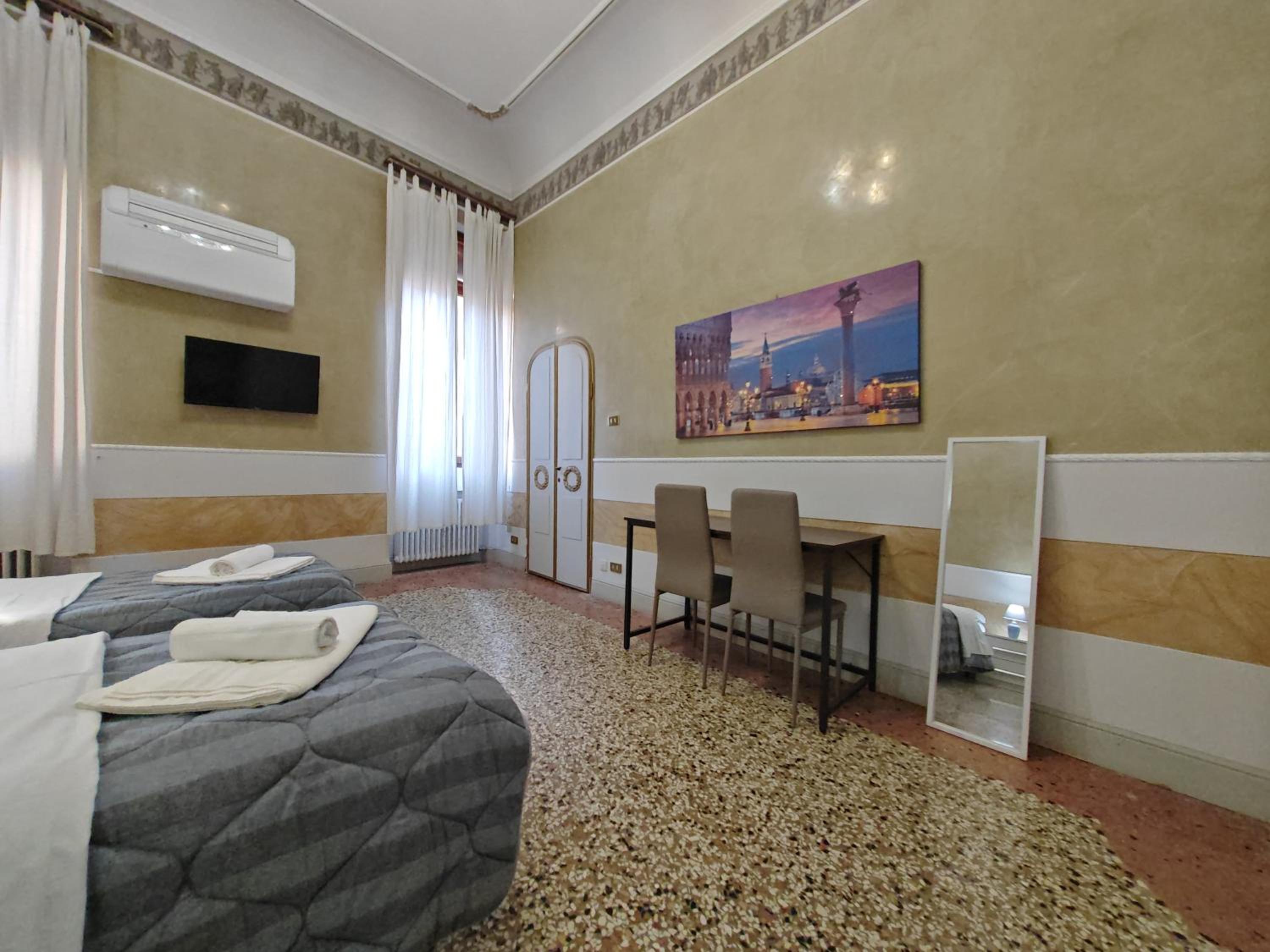 Camera Quadrupla con bagno condiviso