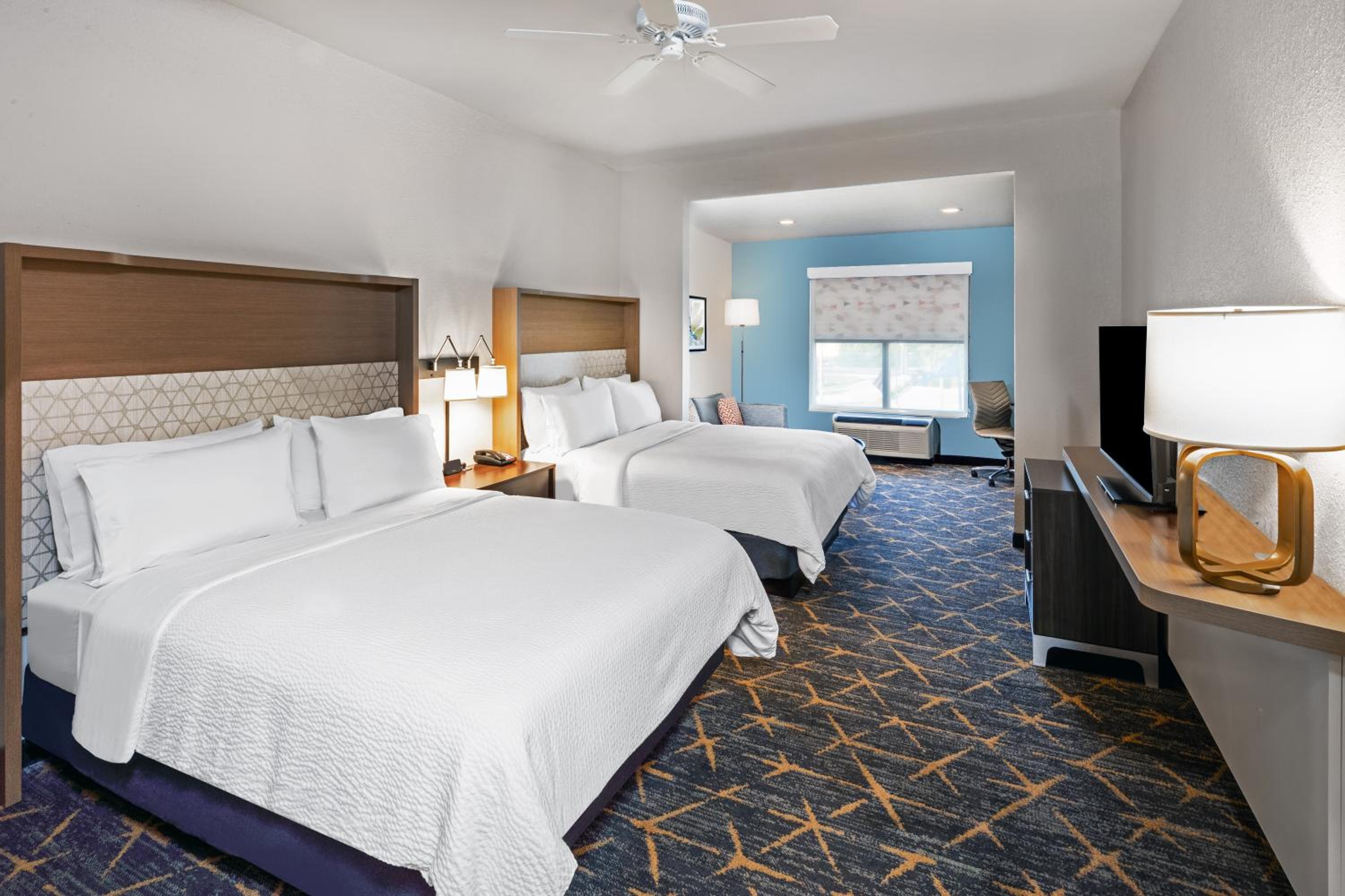 Queen Room with Two Queen Beds - Hearing Accessible/Non-Smoking - Photo 2
