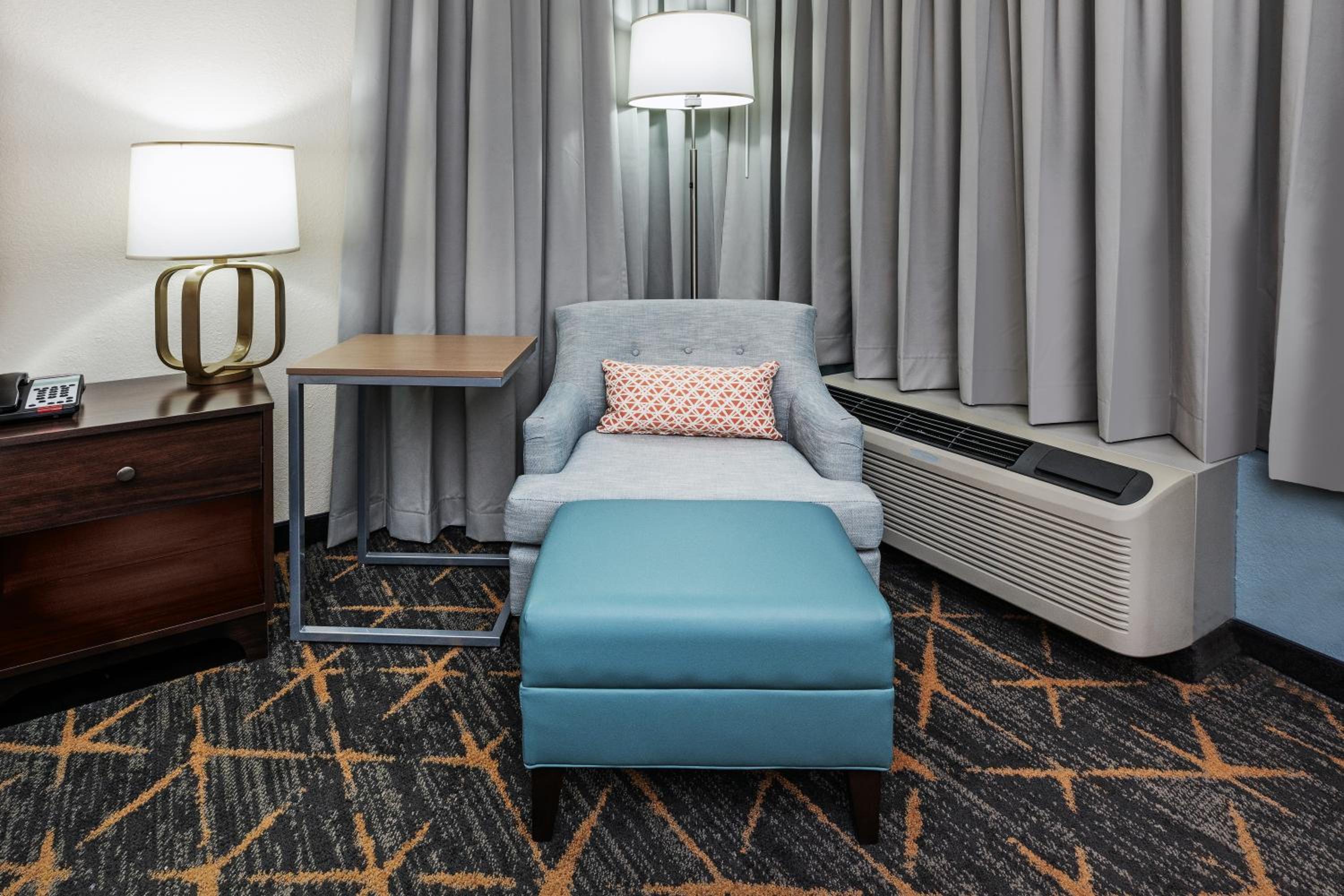 Standard King Room - Photo 4